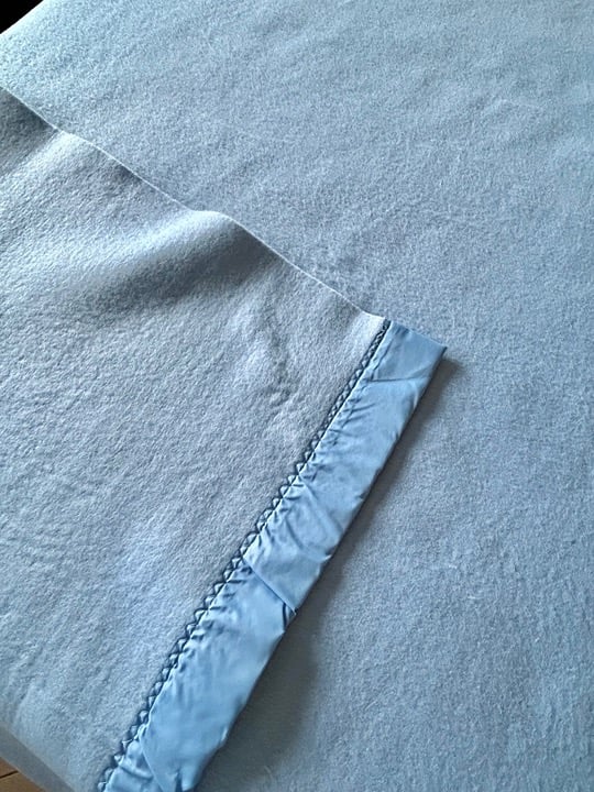 Vintage Chatham Acrylic Blanket 80x92 Satin Trim Pretty Blue!