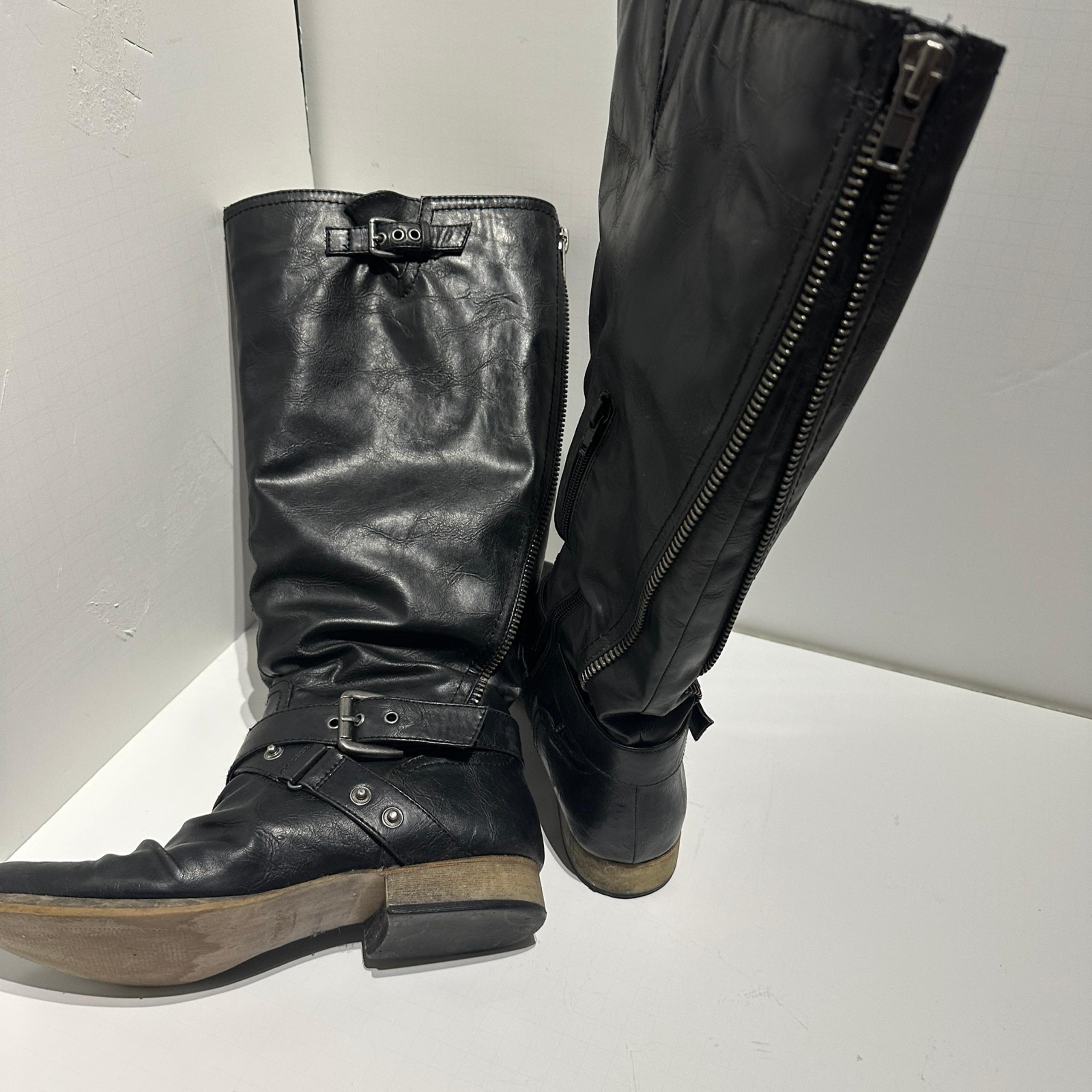 Carlos Santana 10 wide calf black boots