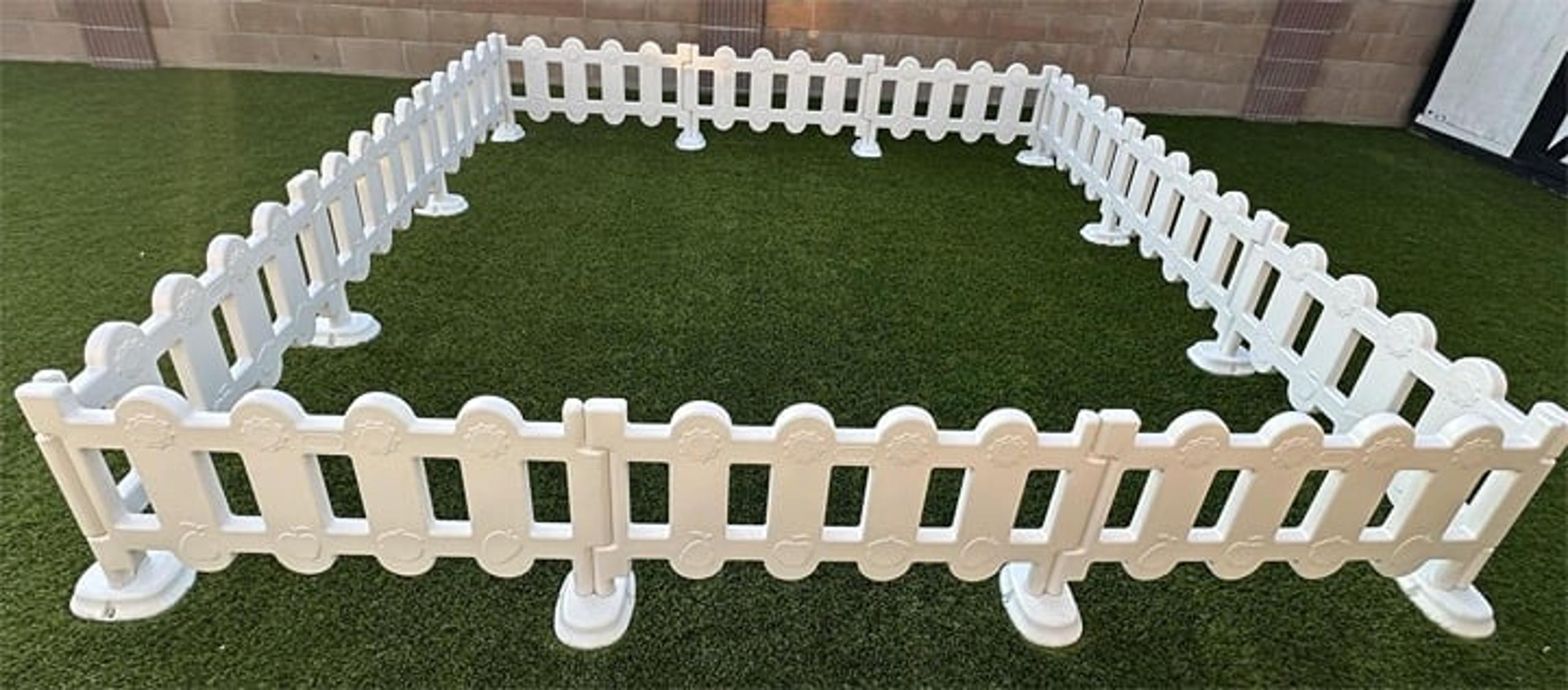 Kids Indoor/Outdoor White Soft Play PlayPen  10X10 12 pc gates