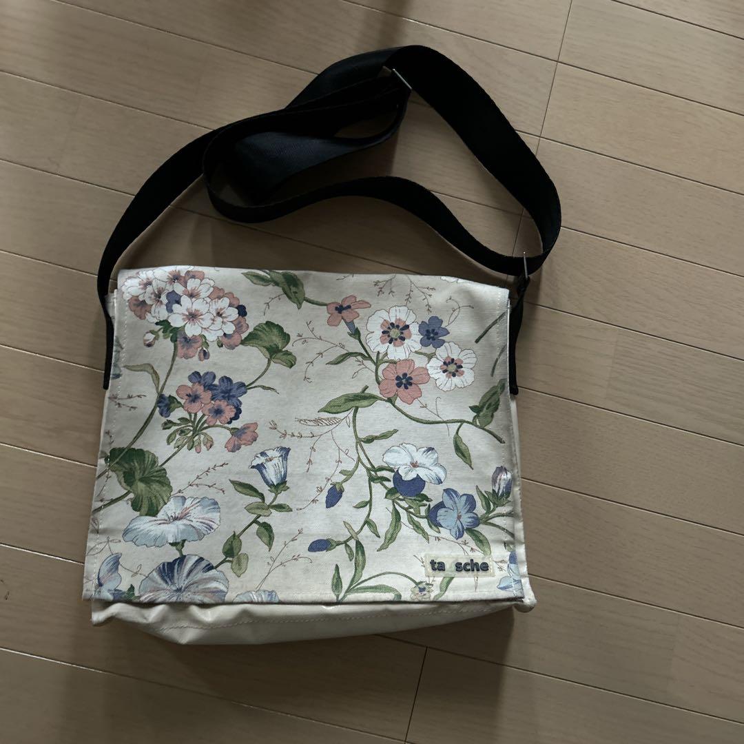 Floral shoulder bag