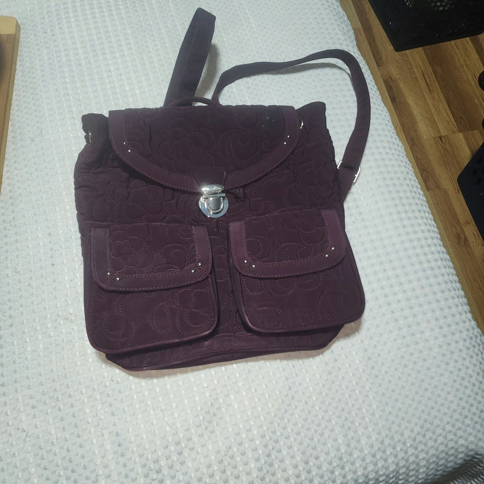 VERA BRADLEY GUC CLASSIC BUCKLE CLASP QUILTED MAROON BACKPACK BAG