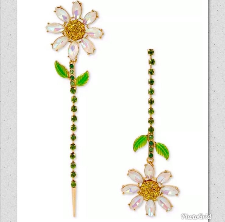 New Betsey Johnson Daisy Mismatch Drop Earrings