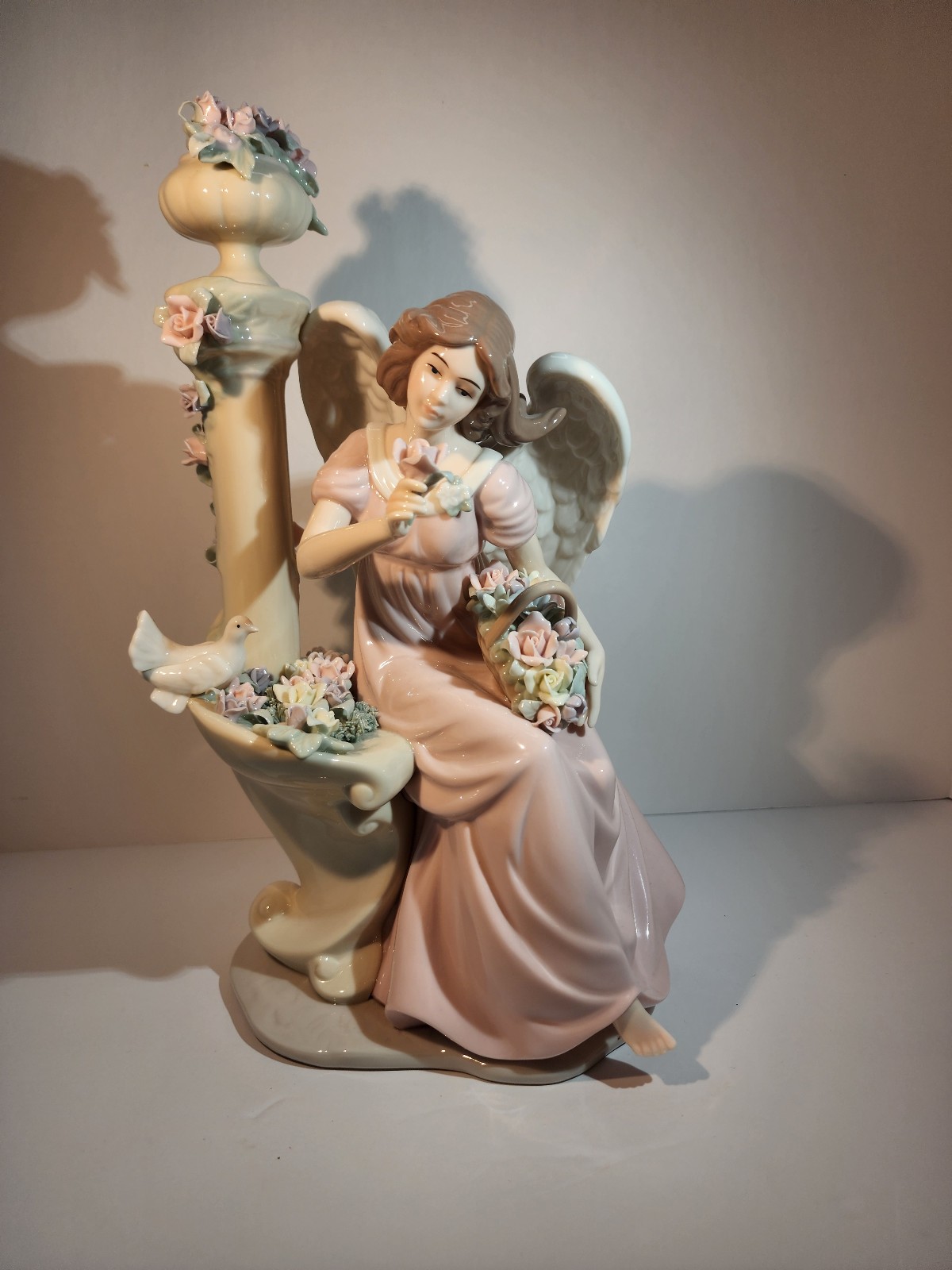 HOLIDAY COLLECTION MEMBERS MARK HAND PAINTED PORCELAIN ANGEL FIGURINE 2005 MINT