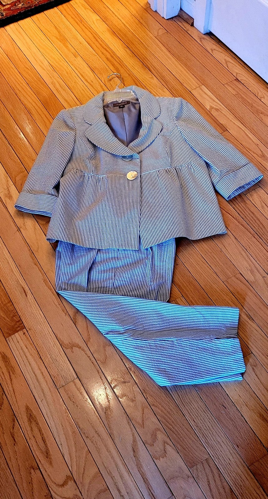 TWO PIECE SEERSUCKER PANT SUIT