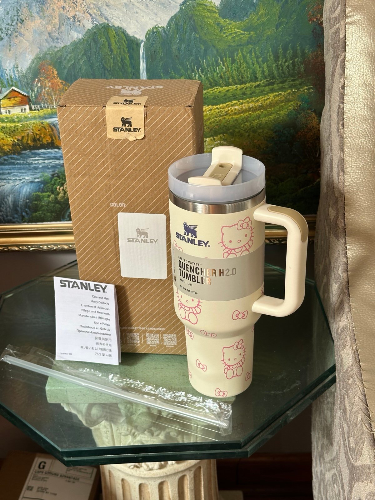 Stanley + Hello Kitty Quencher H2.0 Flowstate Tumbler | 40 Oz | White & Pink