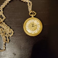 Gold Heno pendant watch