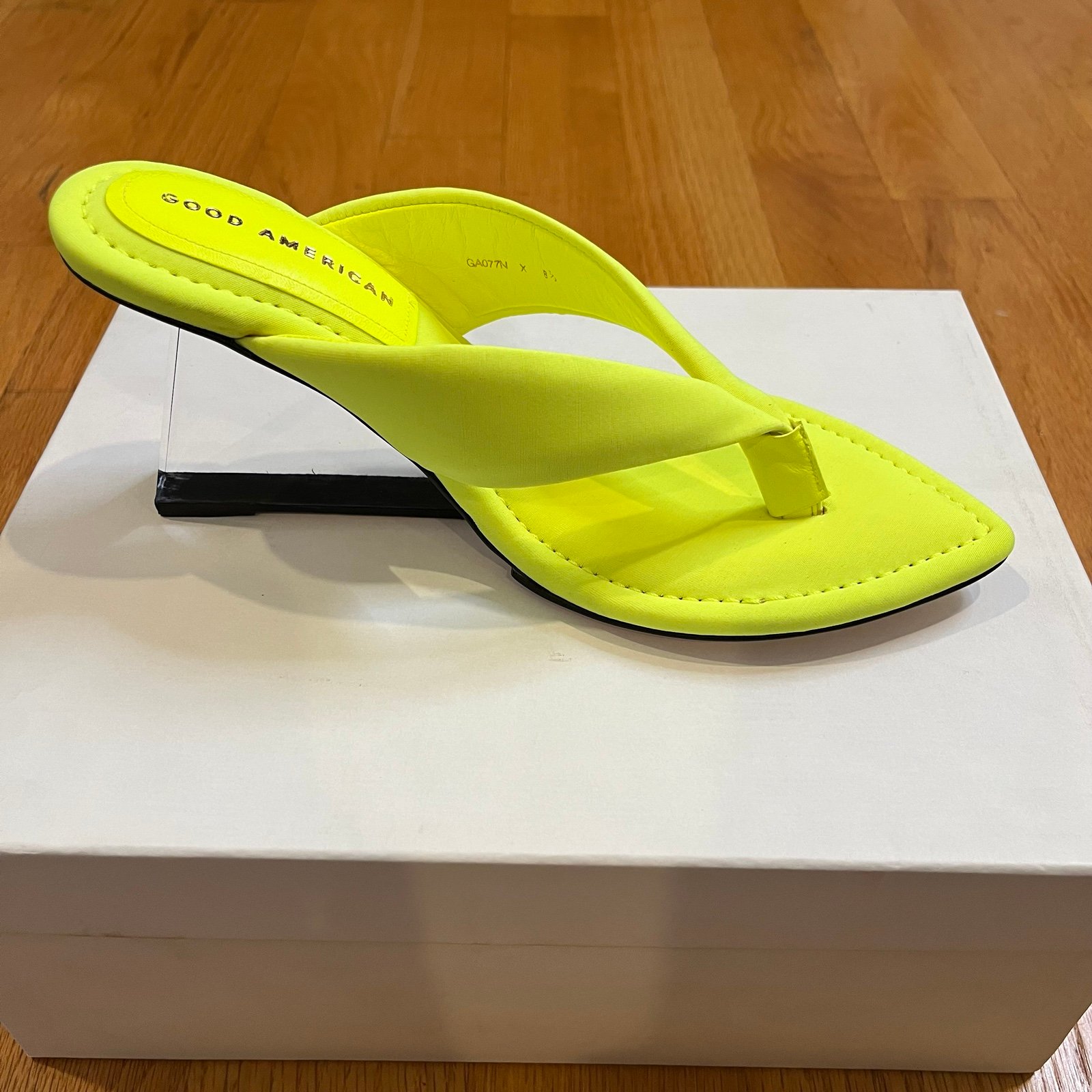 Good American Clear Wedge Block Heel Thong Sandal Neoprene Neon Yellow Size 8.5