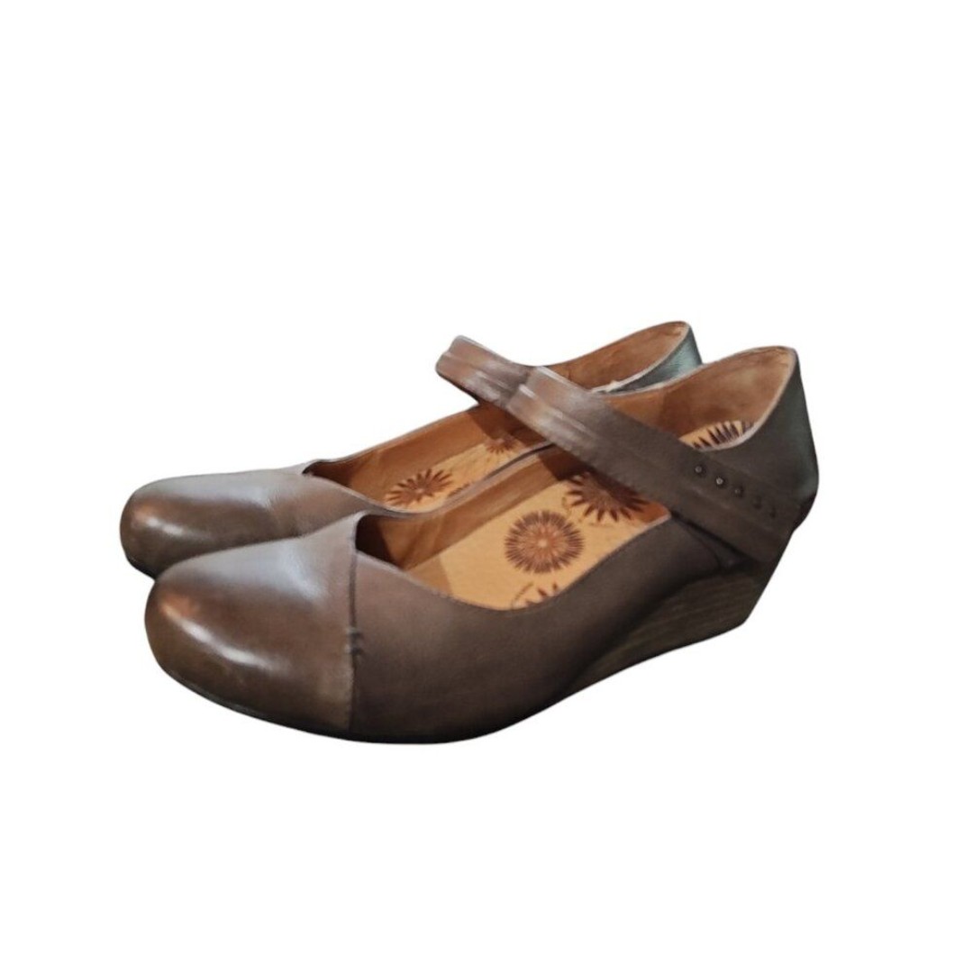 Taos Urge Mary Jane Wedge Heel Leather Women’s shoes size 10 Brown