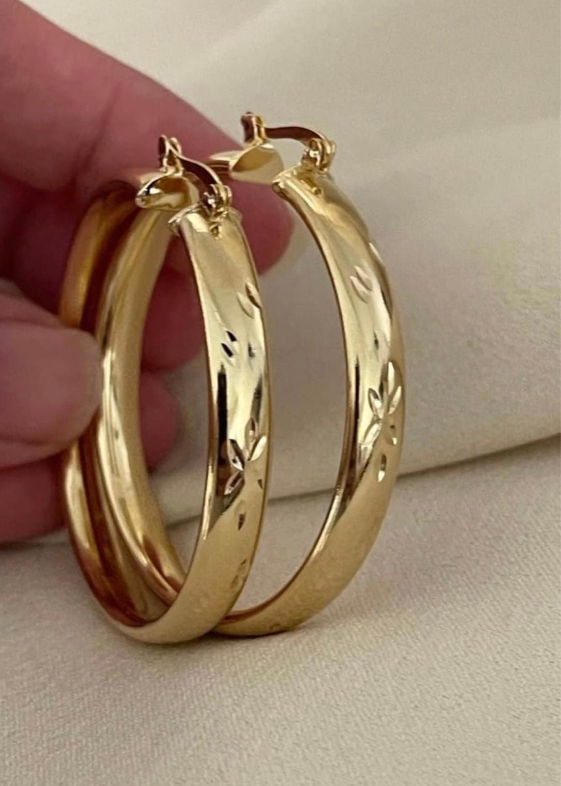 18k Gold Filled Diamond Cut Hoop Earrings 1.75 Price Is Firm