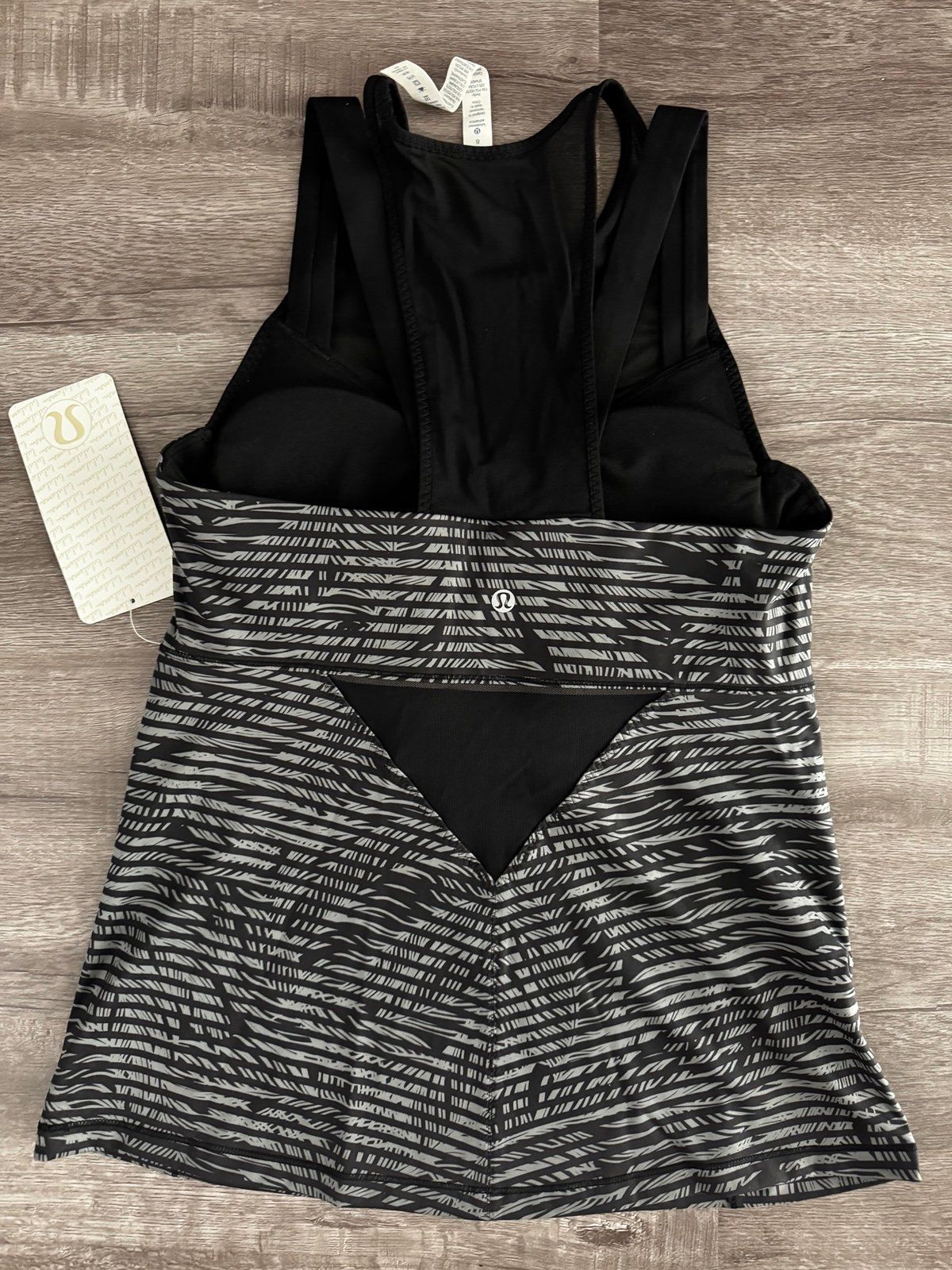 Lululemon Running in the City Tank NWT Size 8 Mesh Strip