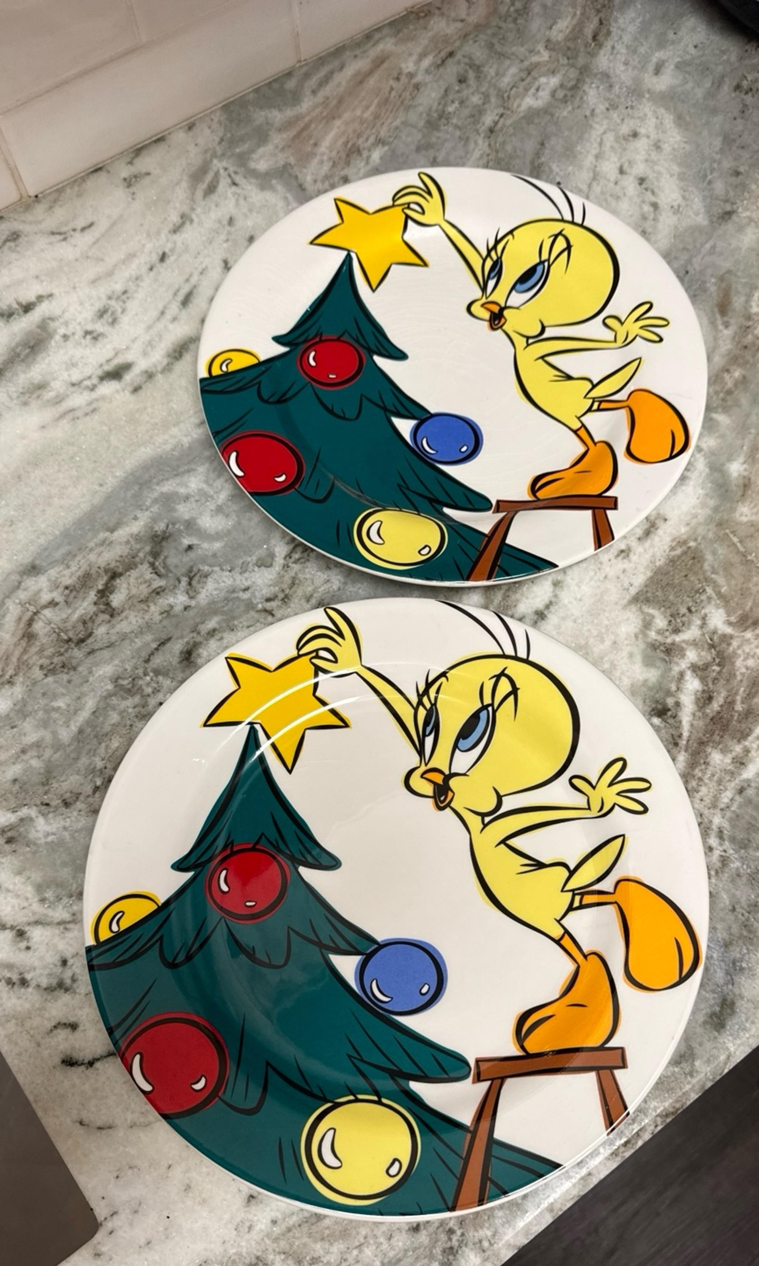 Warner Bros dinner plates