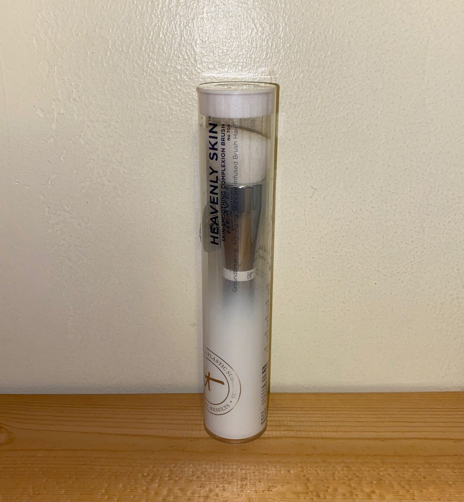 It Cosmetics 704 Heavenly Skin Brush