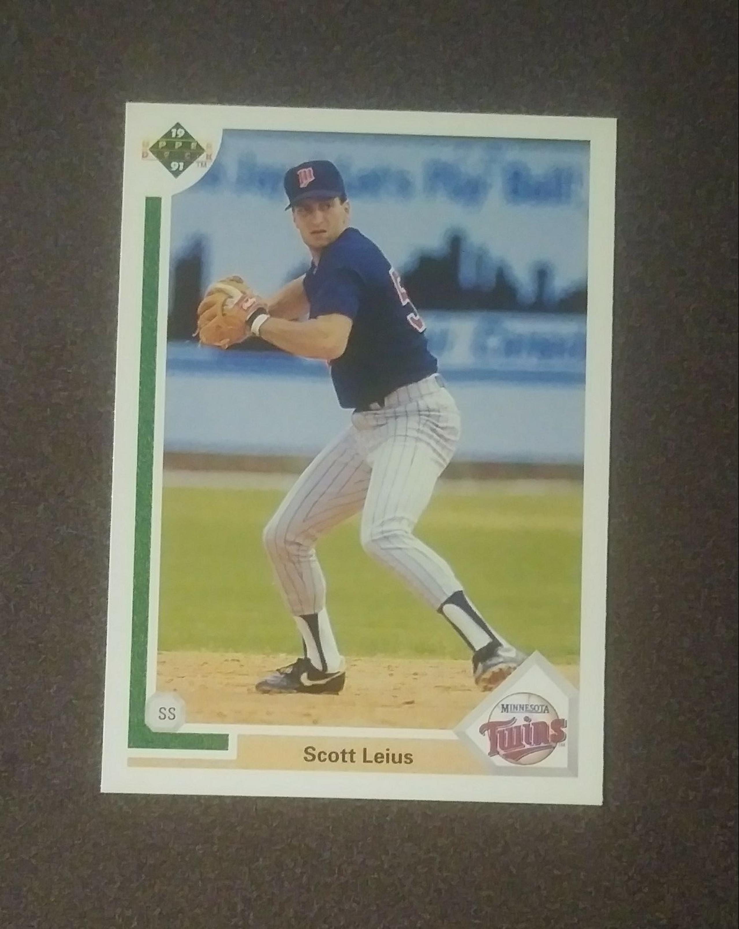 1991 Upper Deck Scott Leius Minnesota Twins #35 Baseball Card Vintage MLB Sports