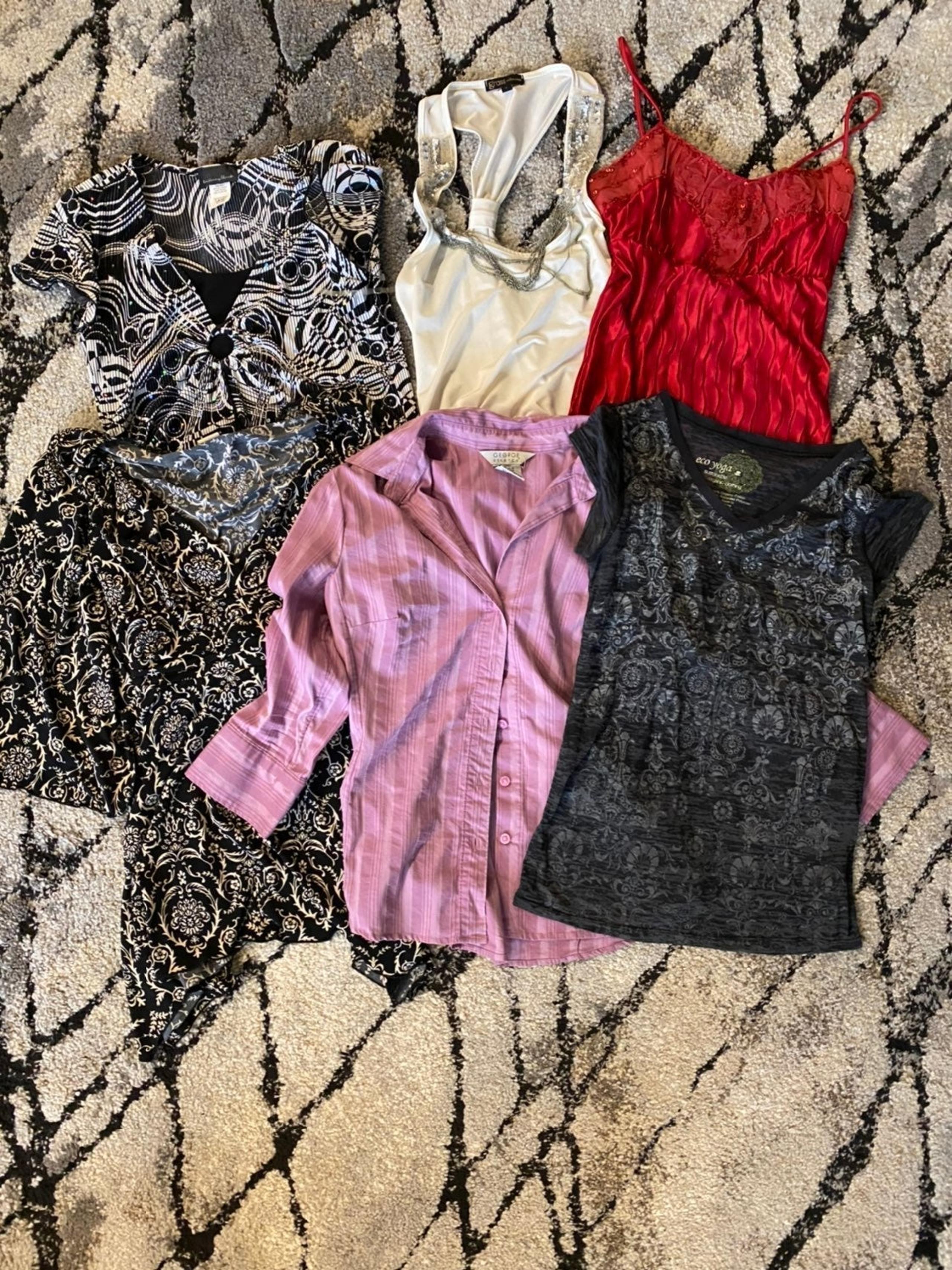 Womens clothing small lot!