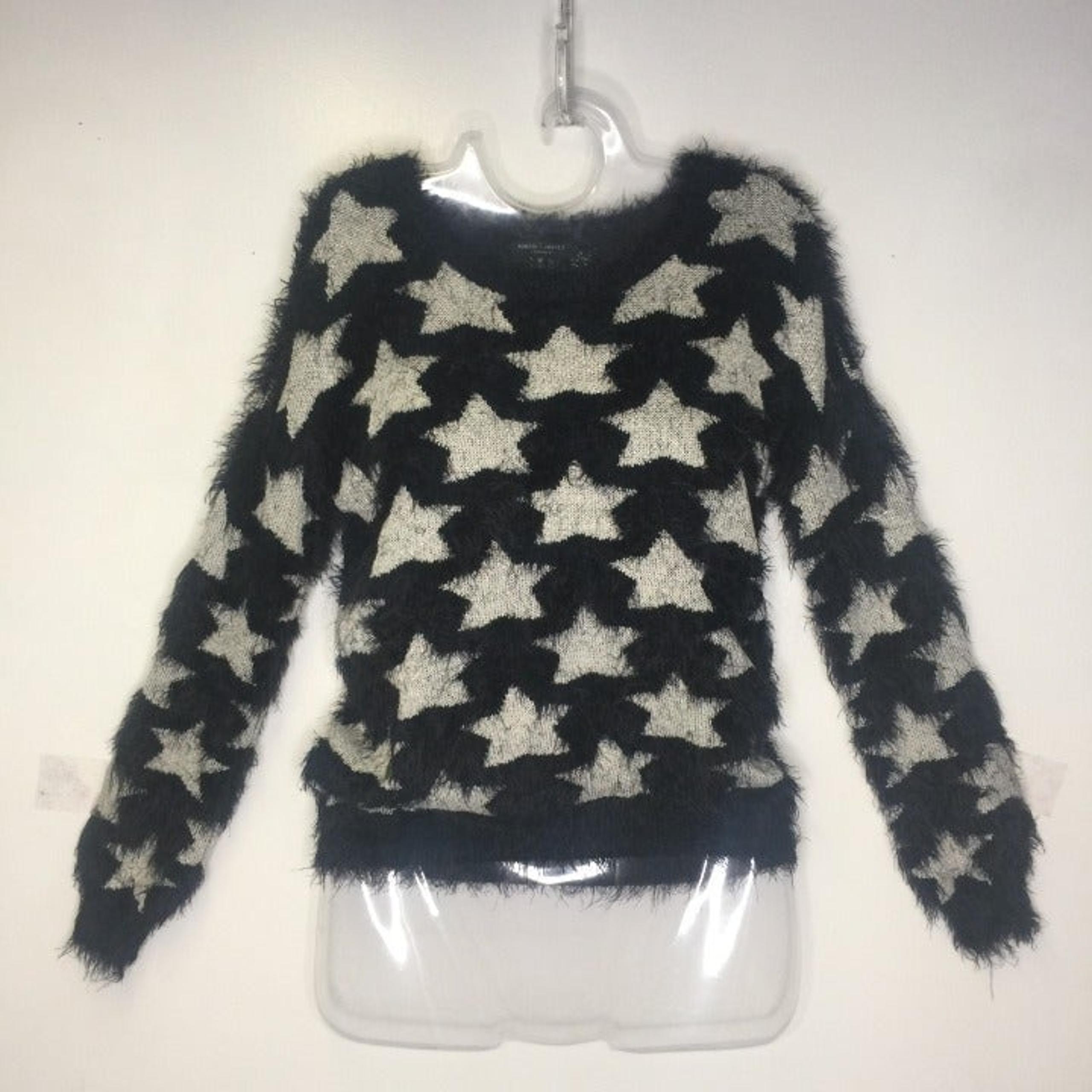 Romeo & Juliet women's size M pullover