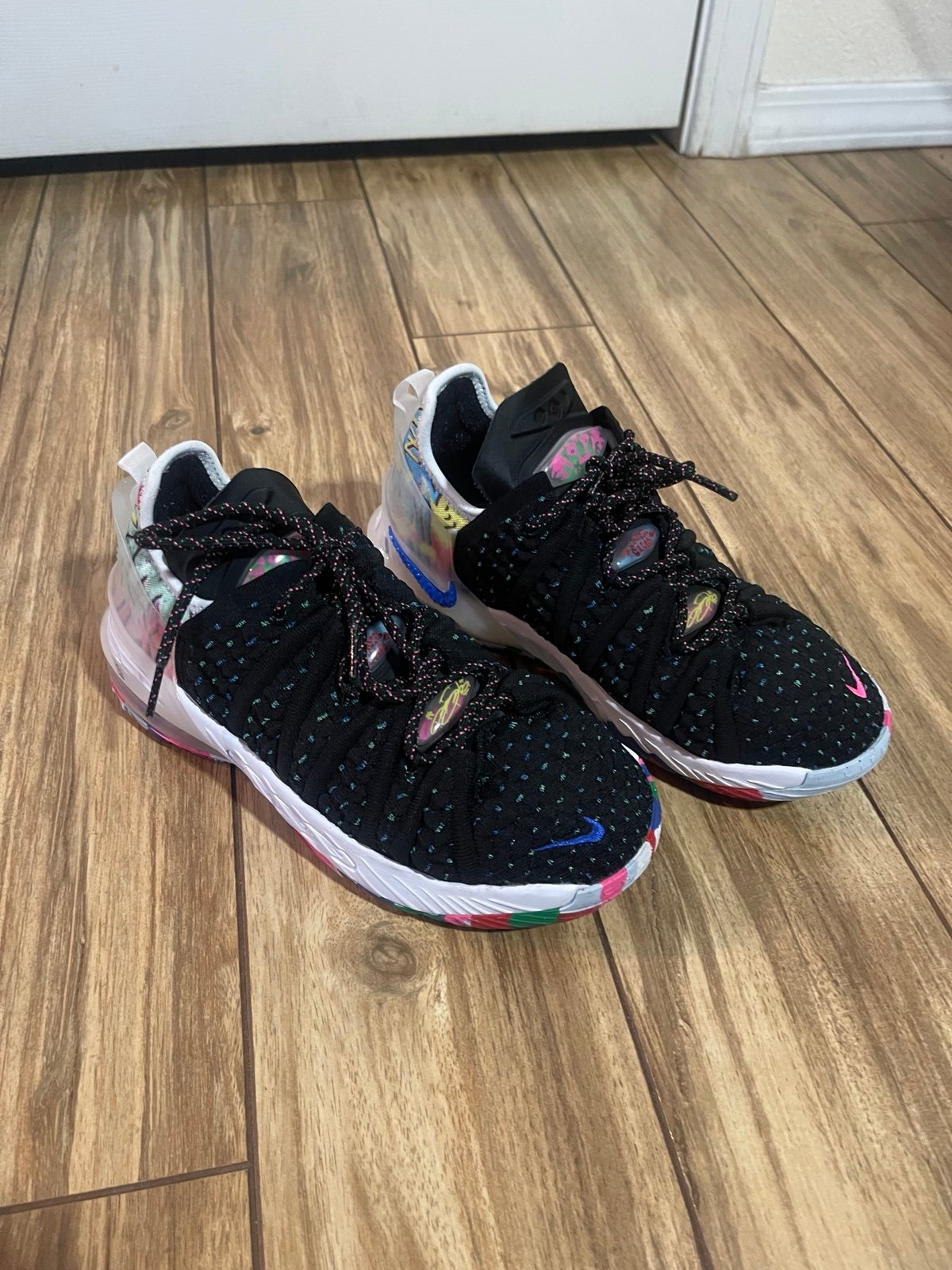 Nike girl's size 4 like new sneakers