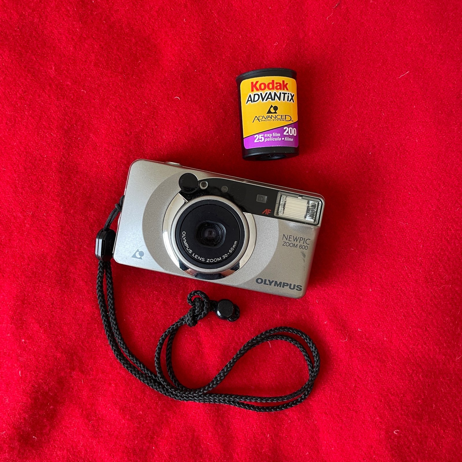 Olympus Newpic Zoom 600 Film Camera