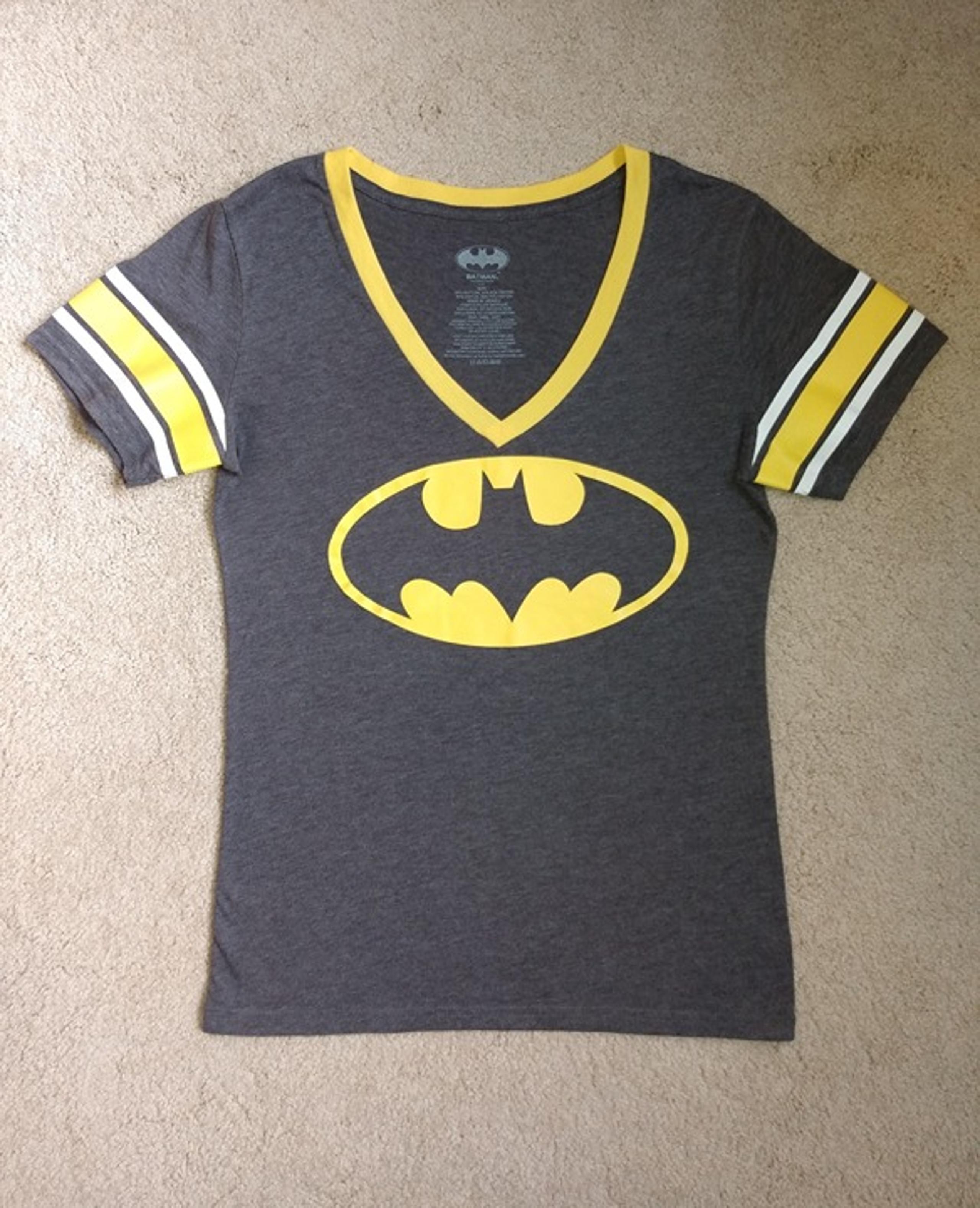 Official Batman V-Neck Retro Tee T-Shirt Top Women’s Juniors Sz Medium Gray DC