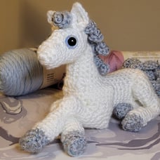 Crochet pony yarn white and grey sparkle horse foal