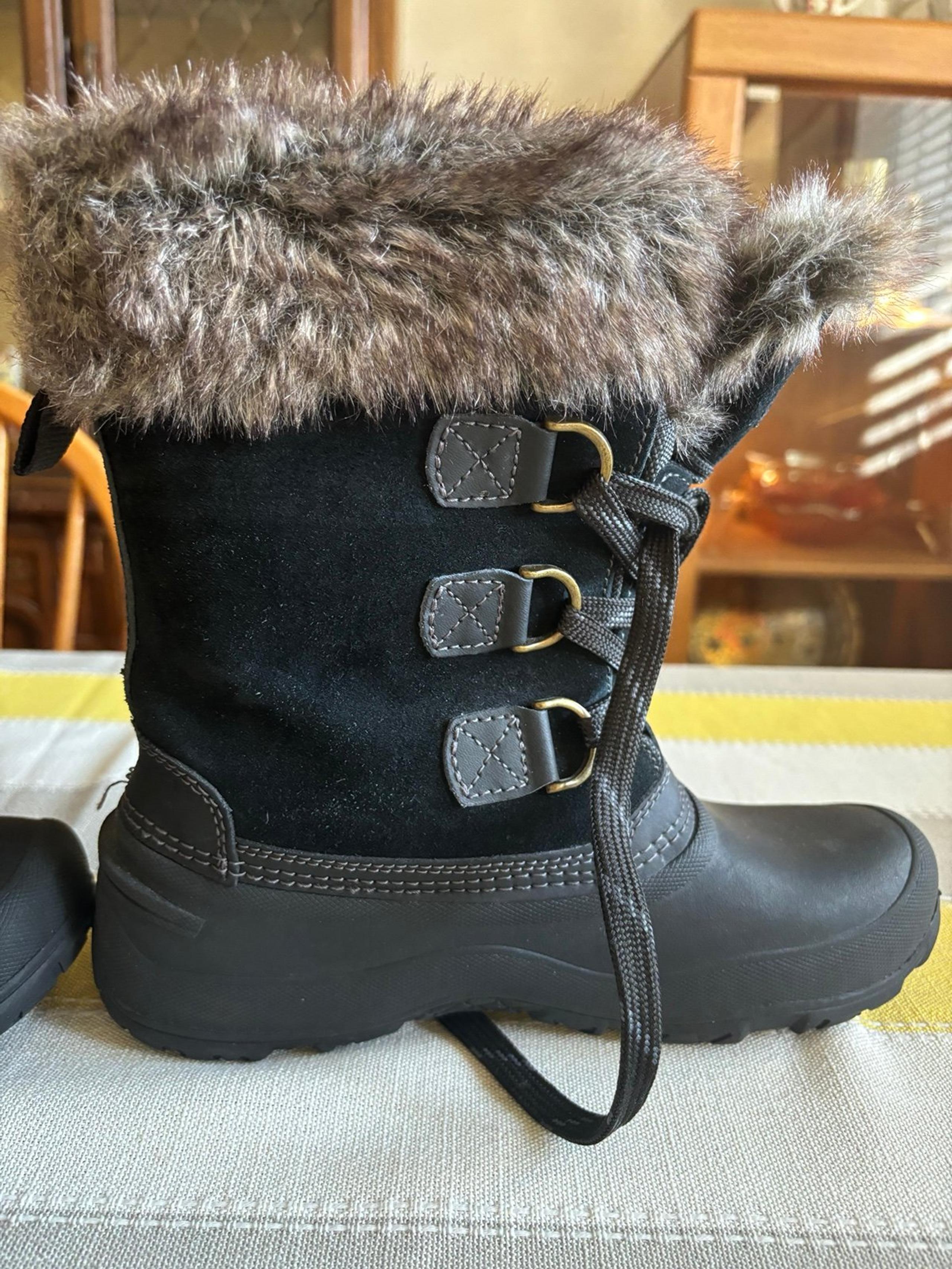 Women’s size 7 M Khombu leather and faux fur black boots never worn