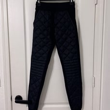 ALO Yoga Airbrush Winter Warm High Waist Moto Puffer Pant Black Jogger Quilted