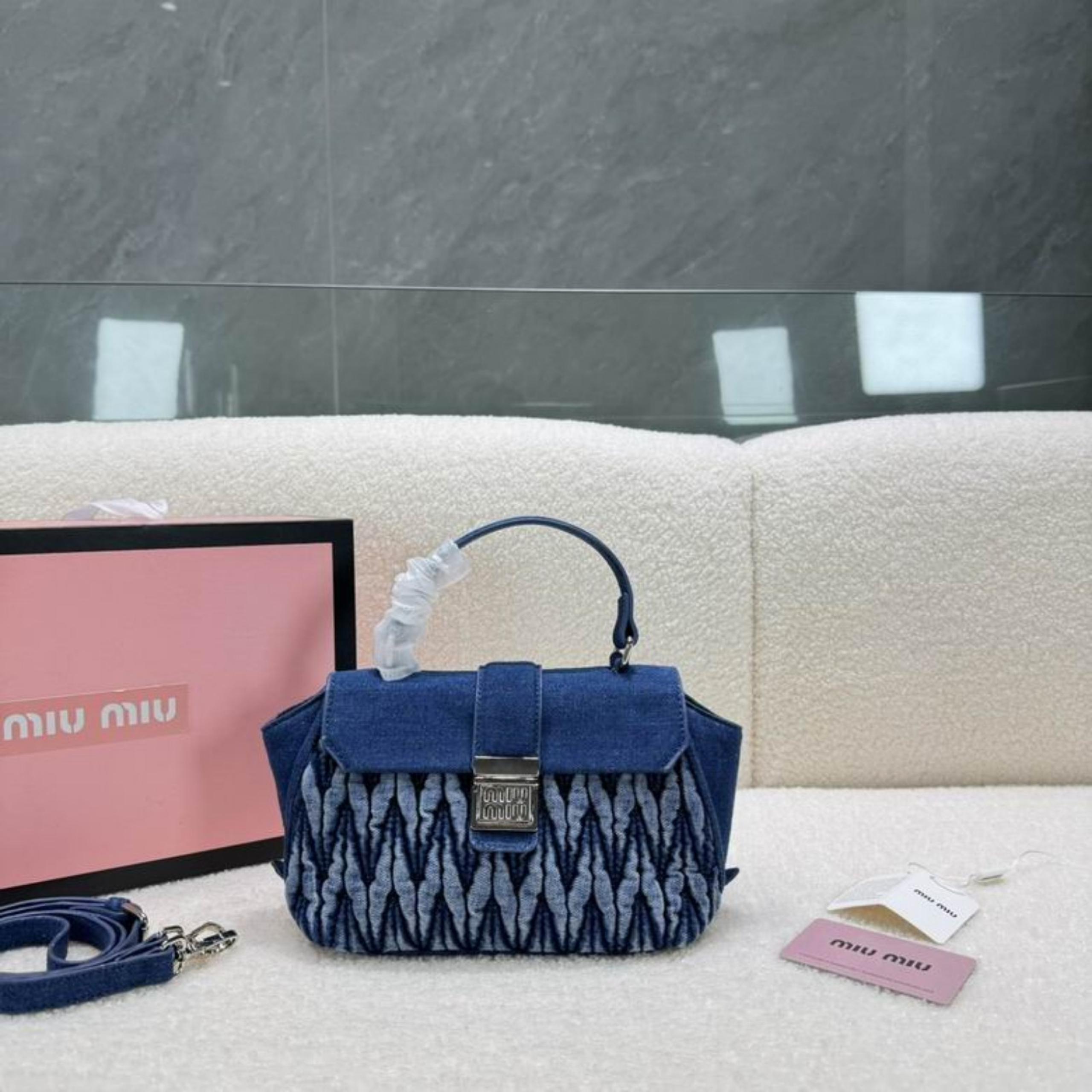 Matelasse Chain Shoulder Bag Indigo 20X15X9cm 052803