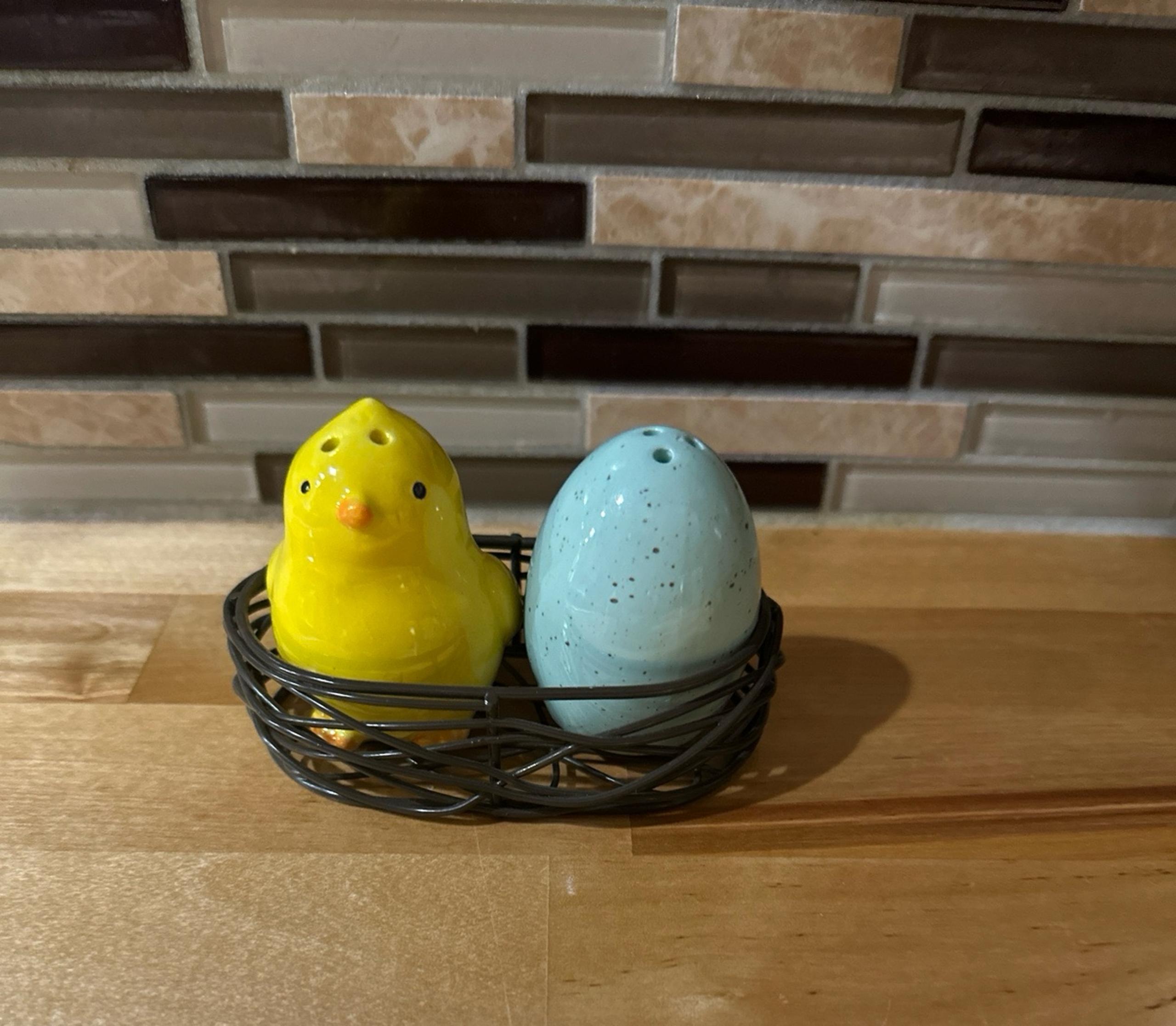 salt and pepper shakers