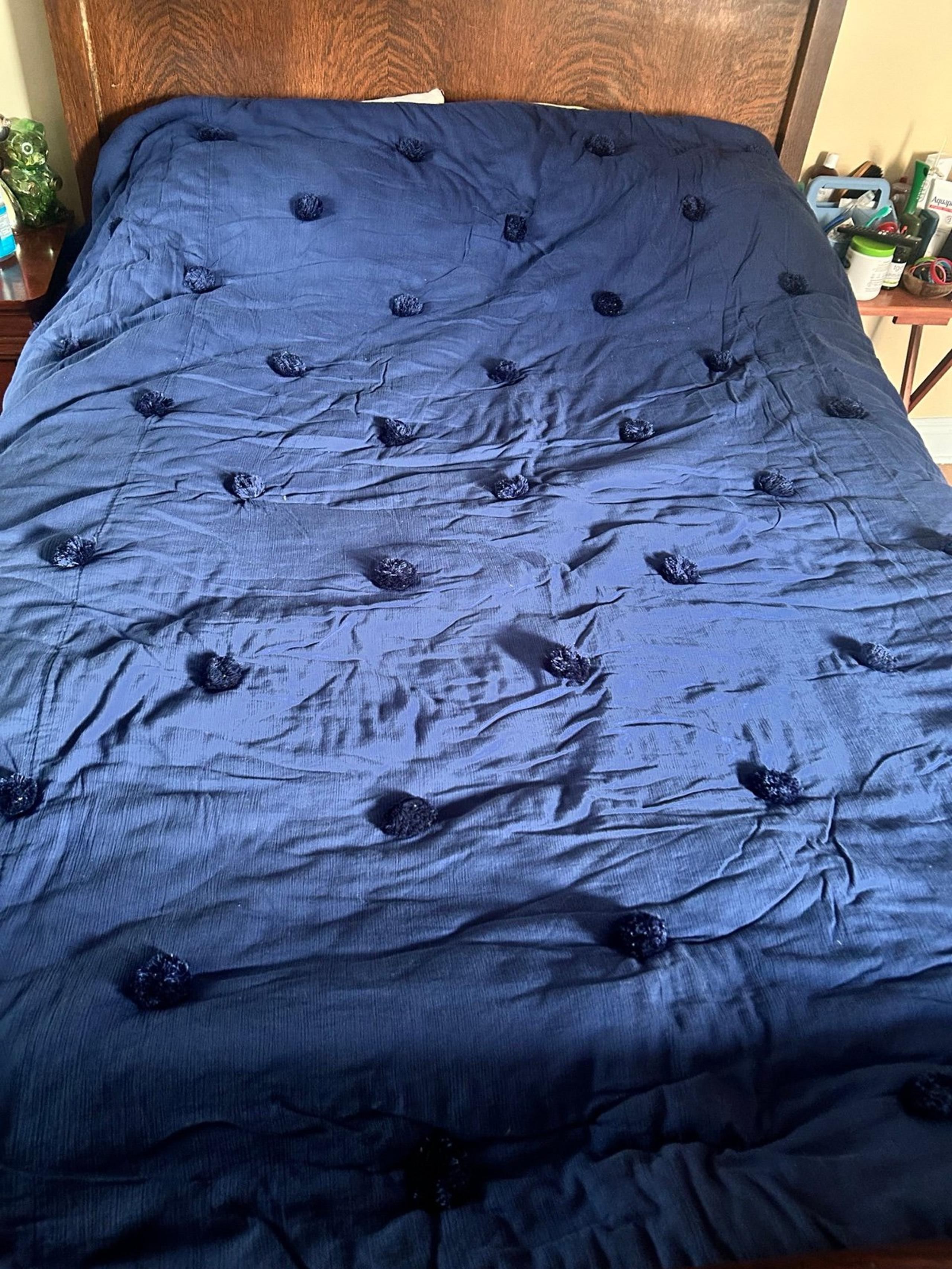 Pottery Barn Teen Navy Puff Quilt Full/Queen