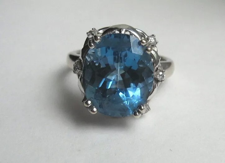 18K 750 Solid White Gold Blue Topaz Diamond Accent Sz 8 Ring