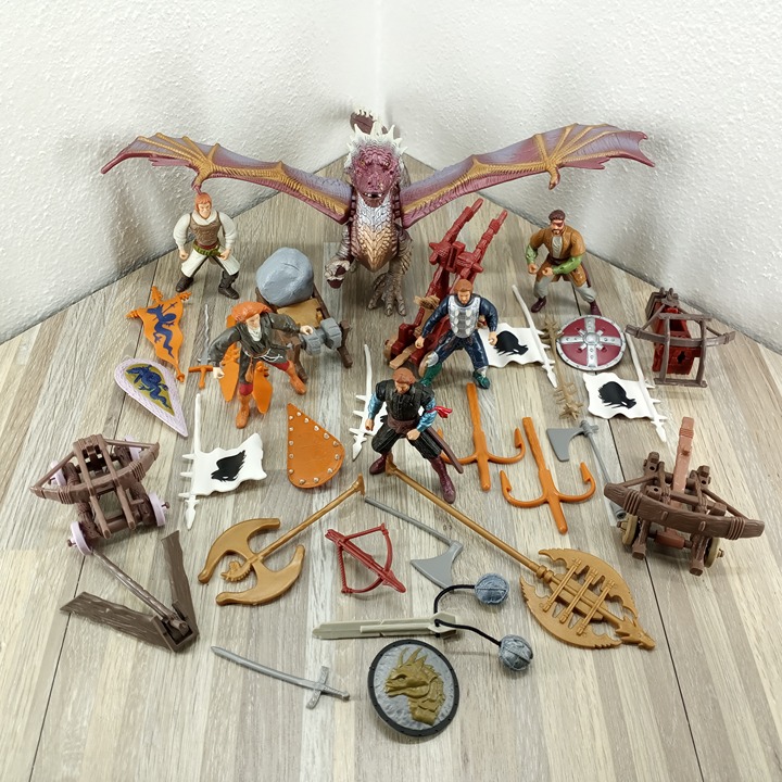 Dragonheart 5 Action Figure Lot plus Draco Dragon, Weapons & Accessories Vintage