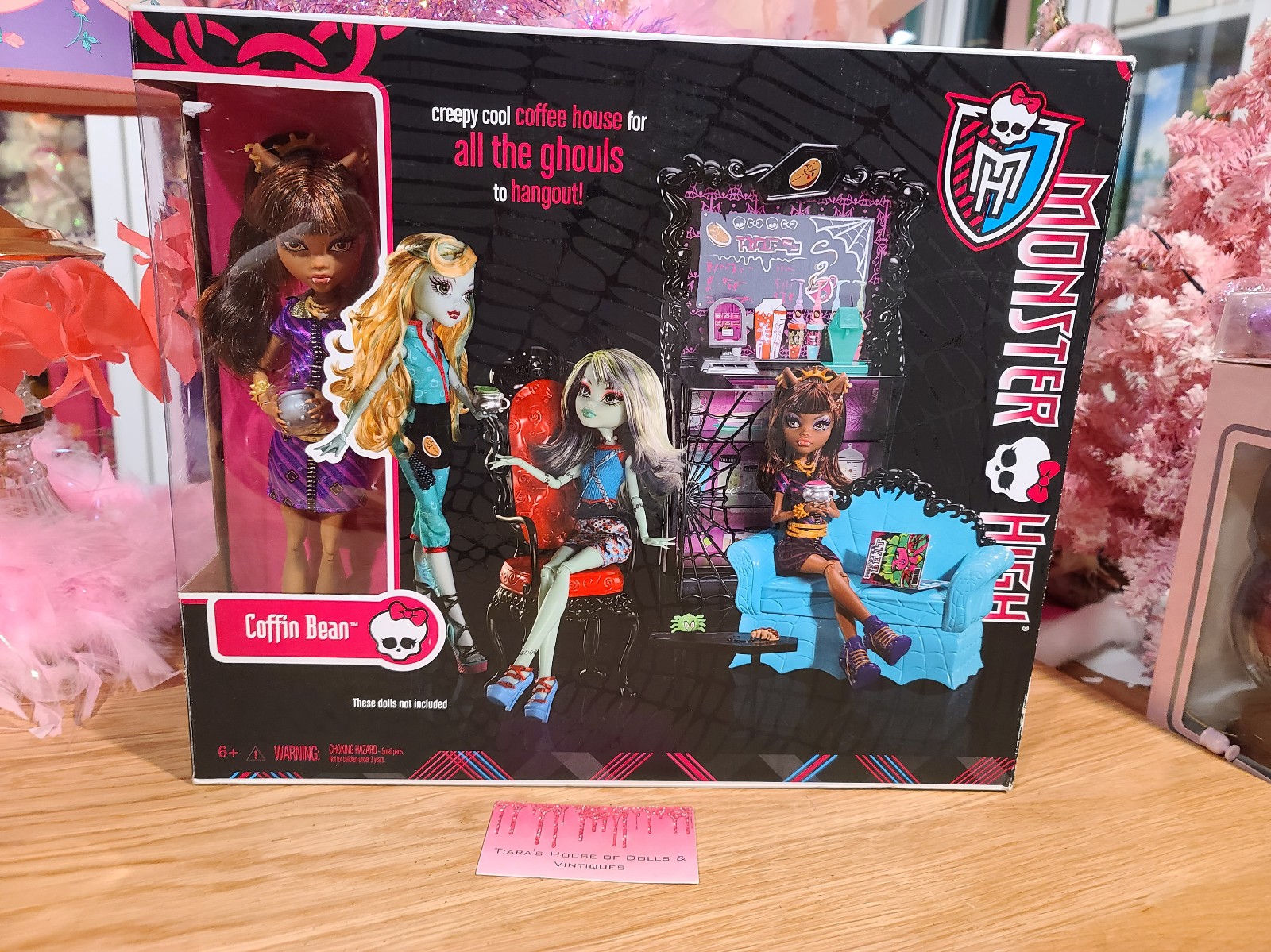 NIB! 2011 MONSTER HIGH CLAWDEEN WOLF COFFIN BEAN PLAYSET!