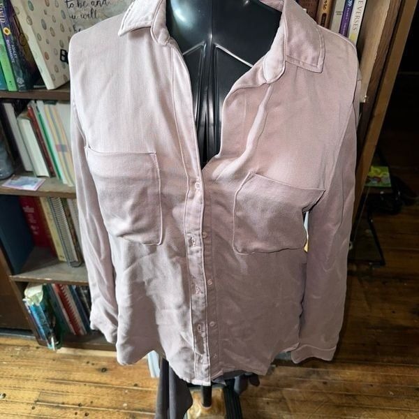 Bella Dahl pink button down minimalist luxe style shirt