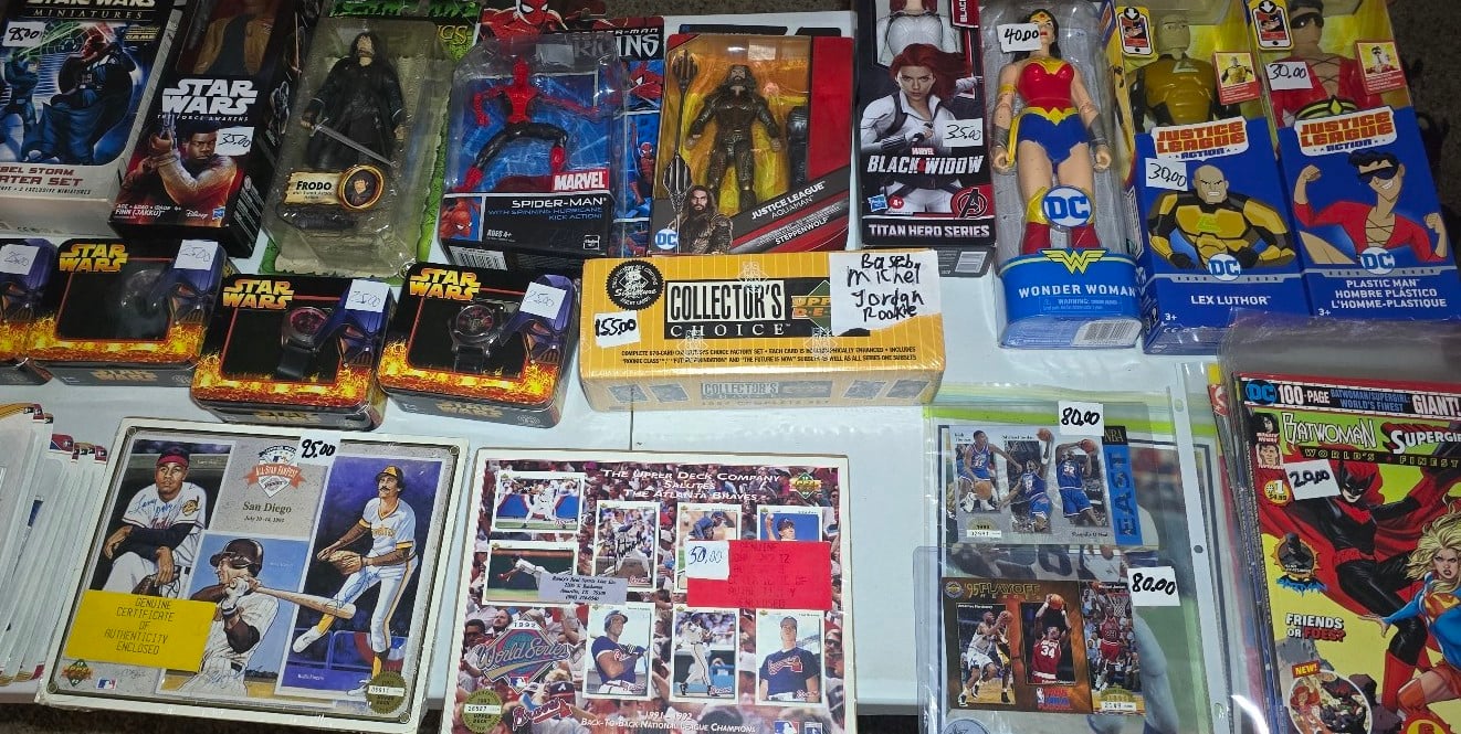 Comic books lot & sports card lot