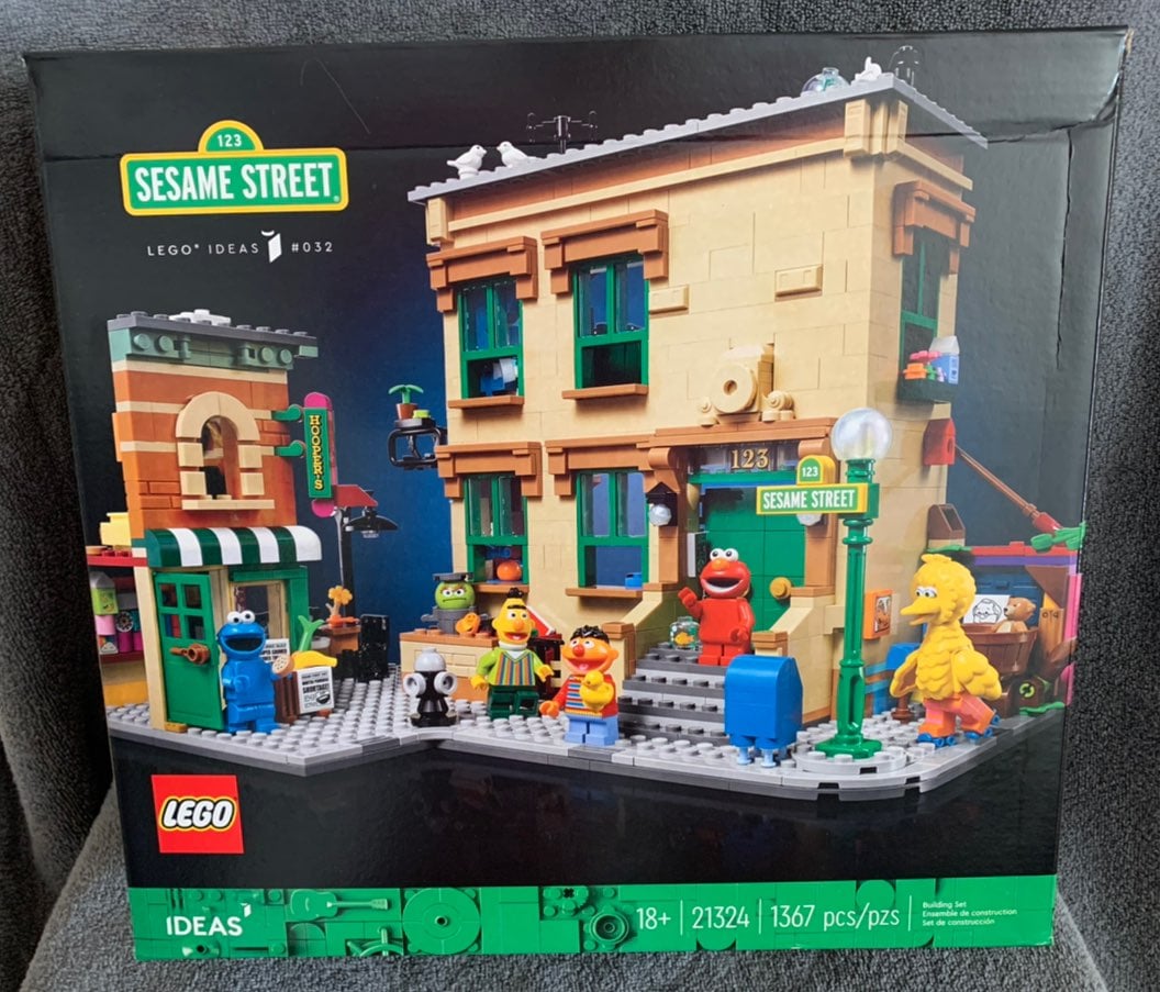 2020 Lego Ideas Sesame Street 1367 pieces #21324 NEW & SEALED