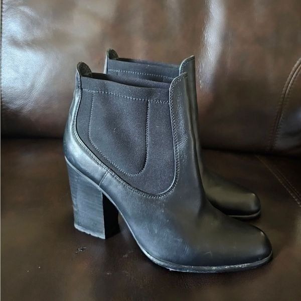 STUART WEITZMAN Black Leather Ankle Boots - Size 9