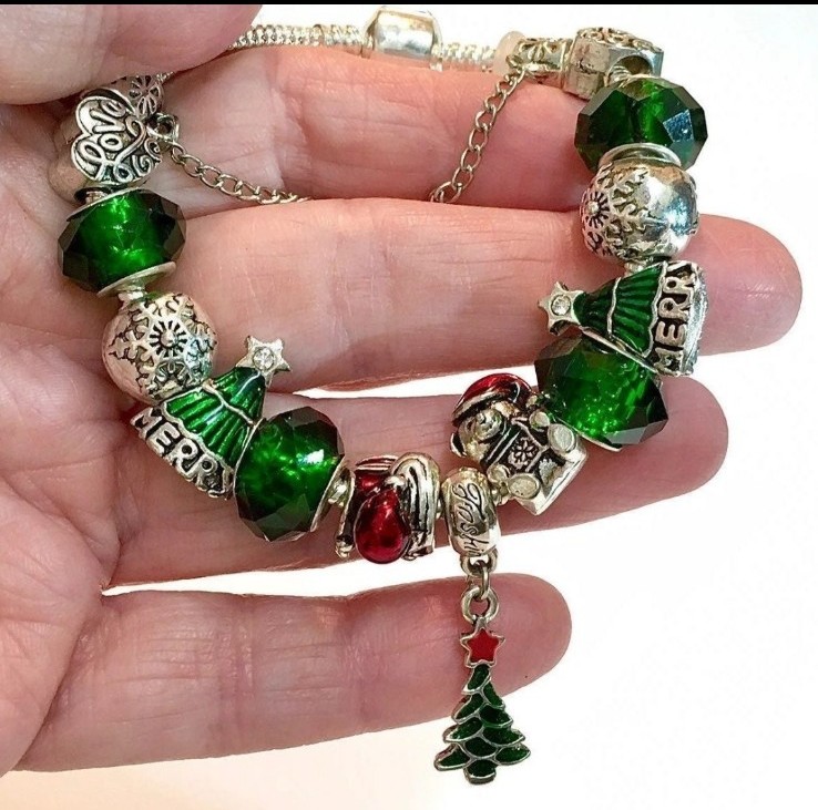 PANDORA-STYLE CHRISTMAS CHARM BRACELET