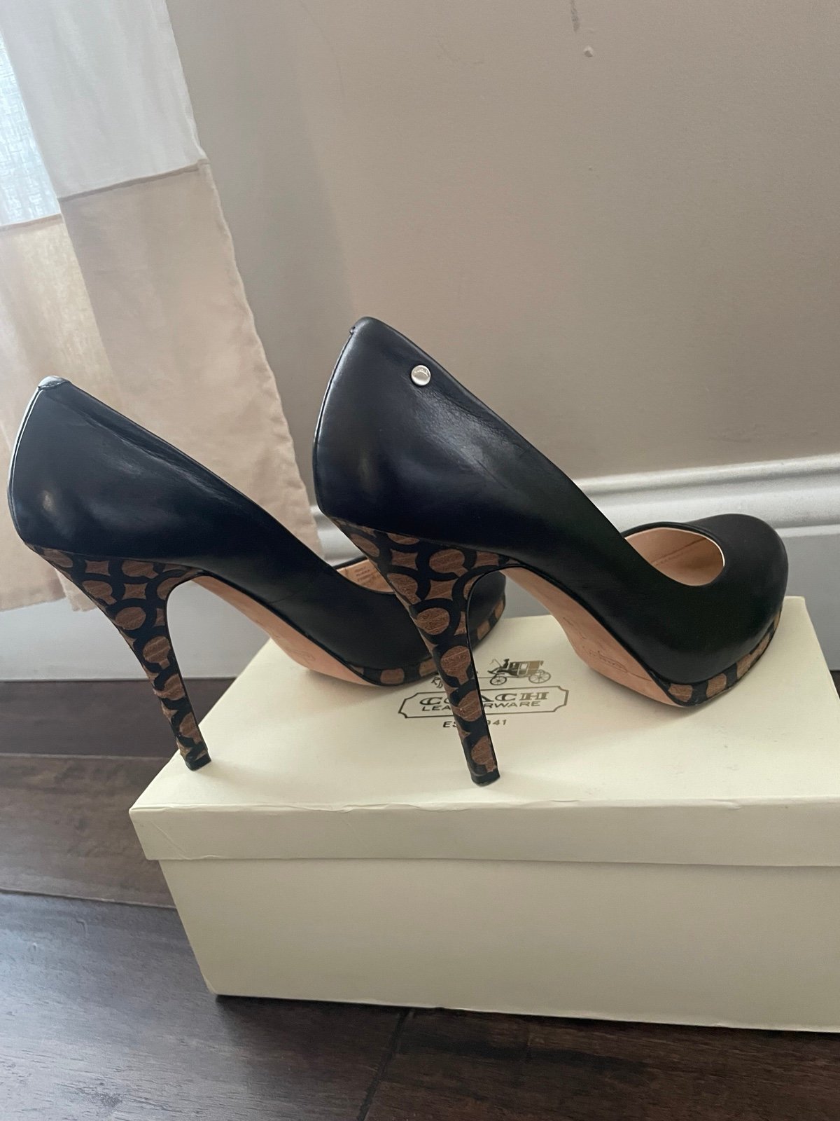 heels size 7 coach leather