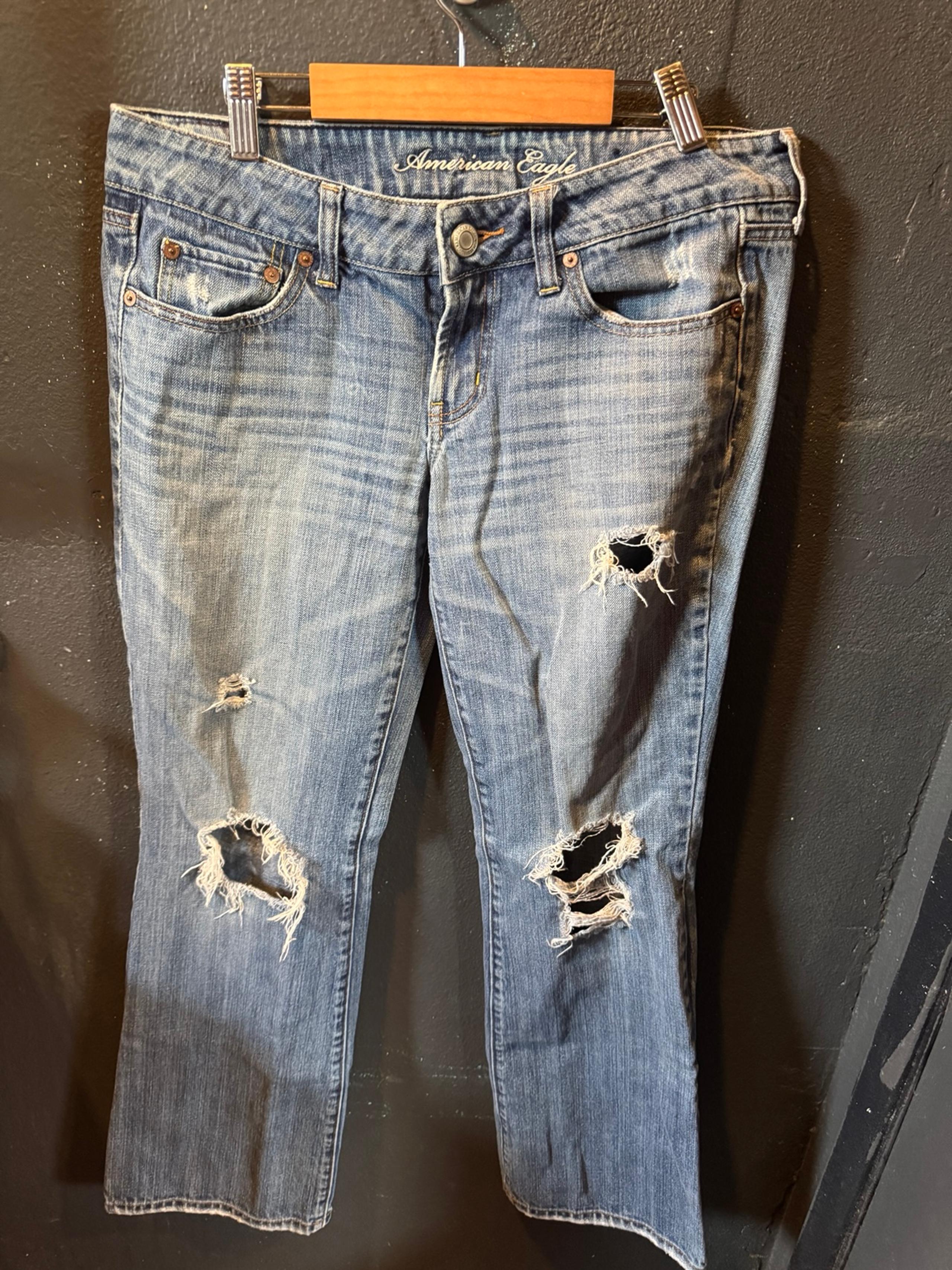 American Eagle Outfitters Light Wash Favorite Boyfriend Jeans Distressed