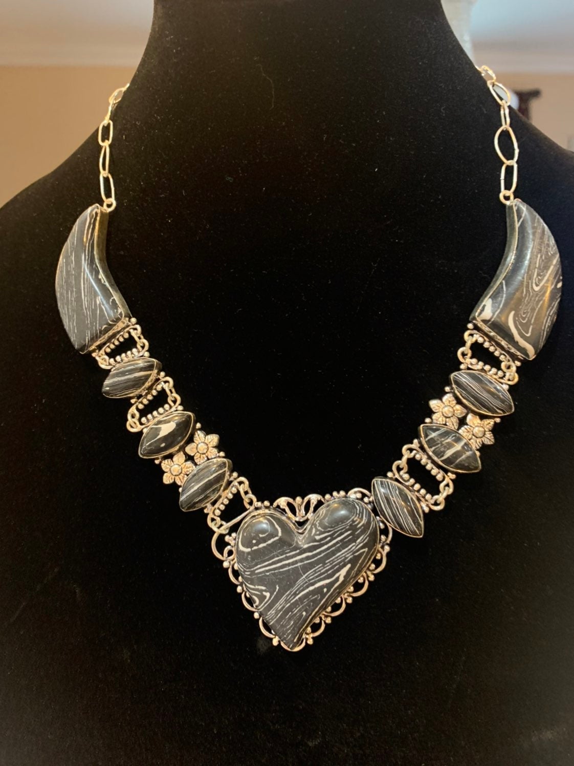 Stelring silver set in genuine gemstones