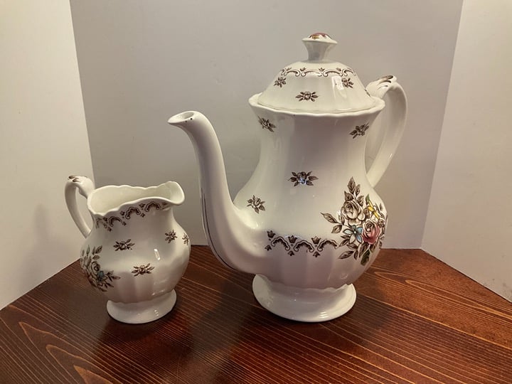 J&G Meakin Classic White Chadsworth Tea Pot and Creamer
