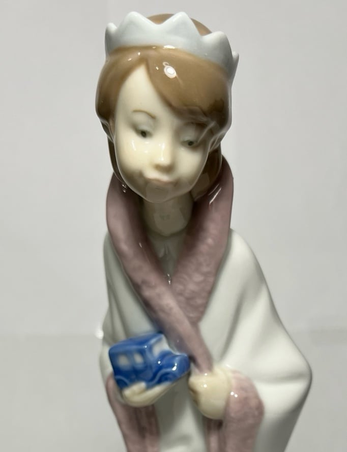 Retired Lladro Childrens Nativity King Gaspar