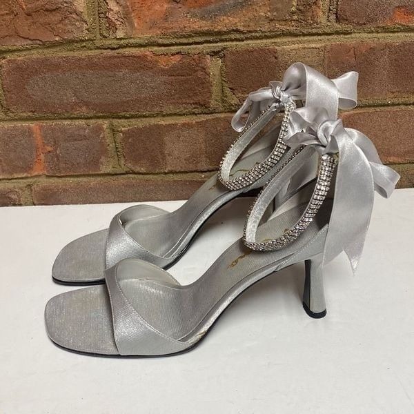 Nina Silver Reena Chantal Satin & Rhinestone Heels Size 9
