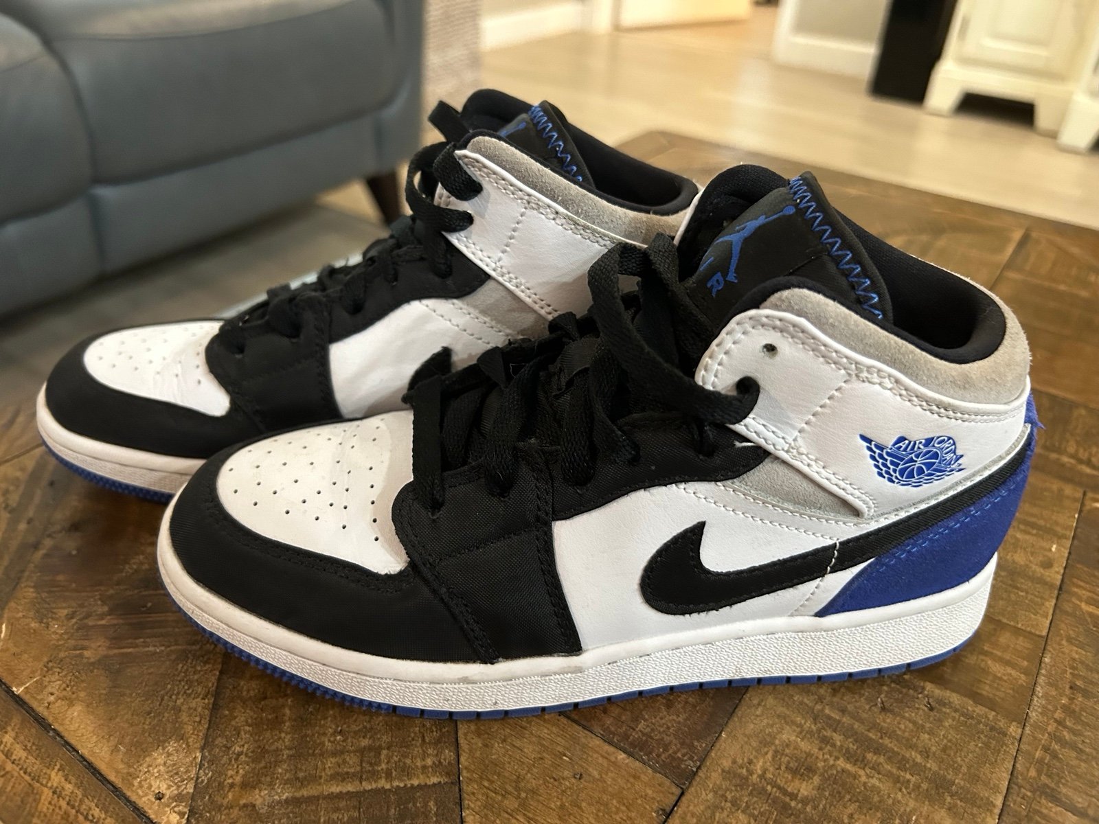 Nike Air Jordan 1 Mid Shoes