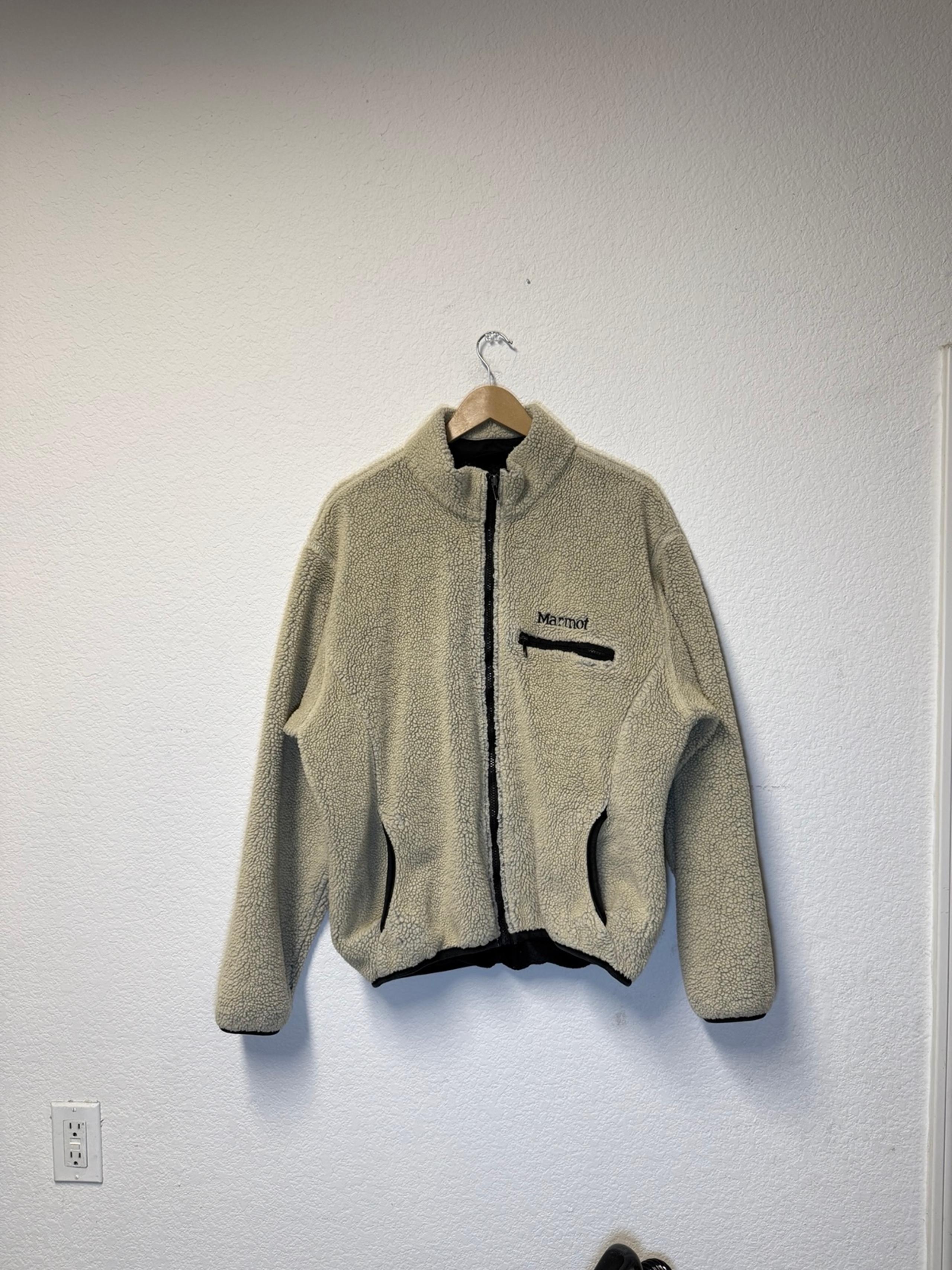 Men’s marmot Sherpa jacket in a light beige color