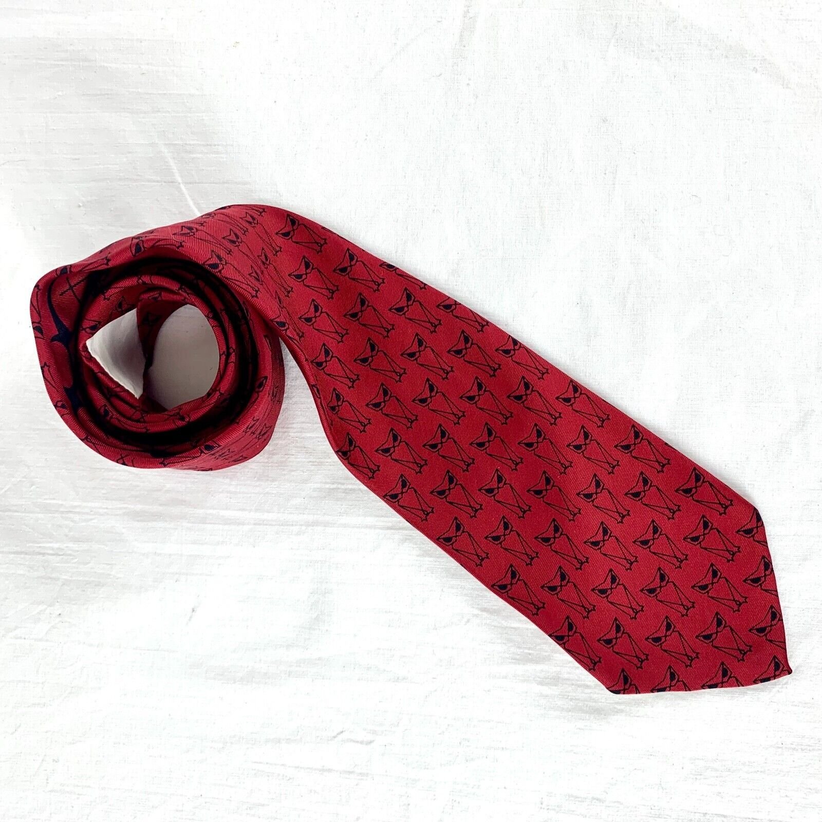 Calvin Curtis Cravateur New York Red Silk Necktie w Owls 3.5 inch Wide Excellent