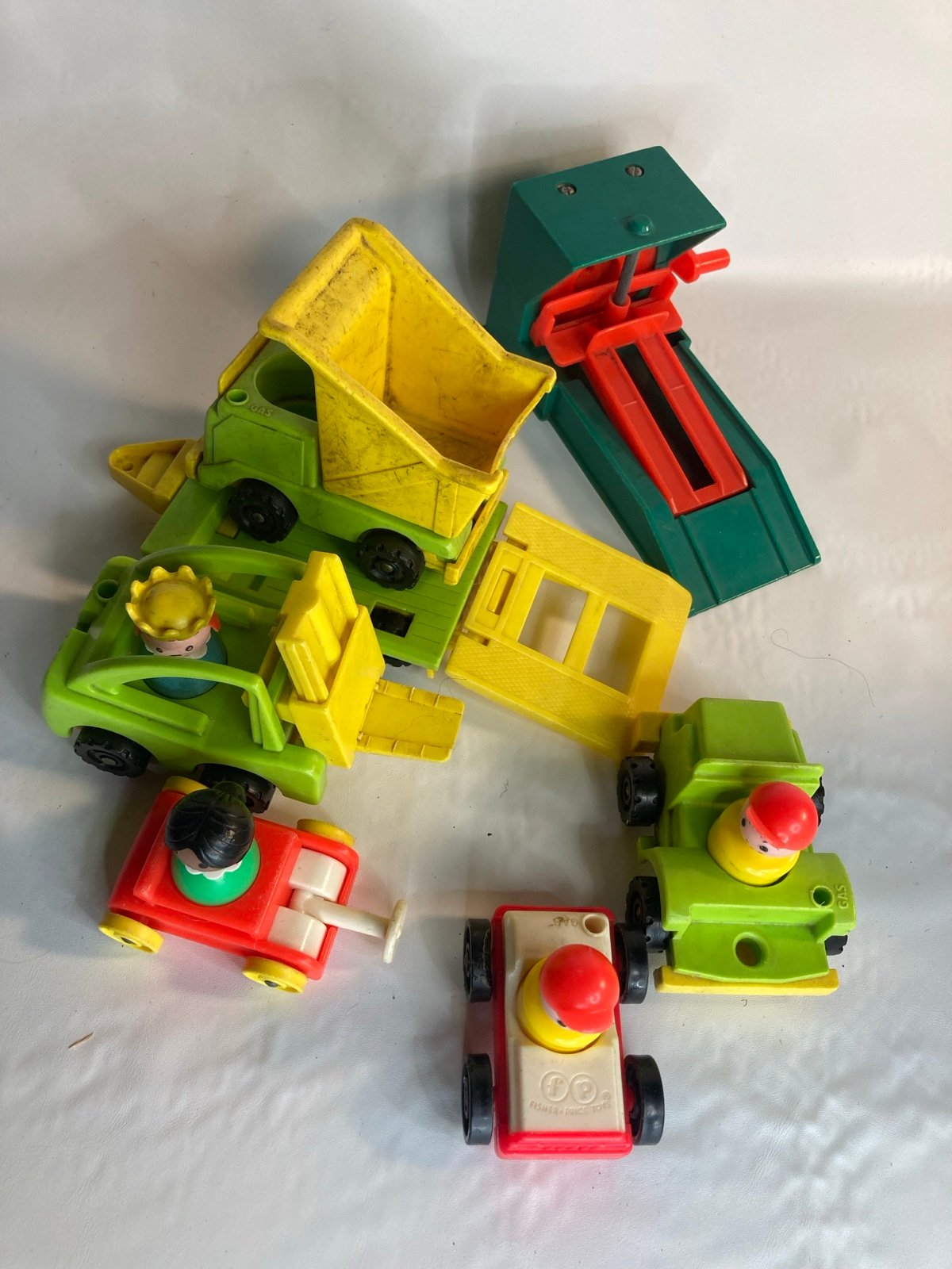 Vintage 1970s Fisher Price Construction Lift And Load Depot Set Vehicles Figures
