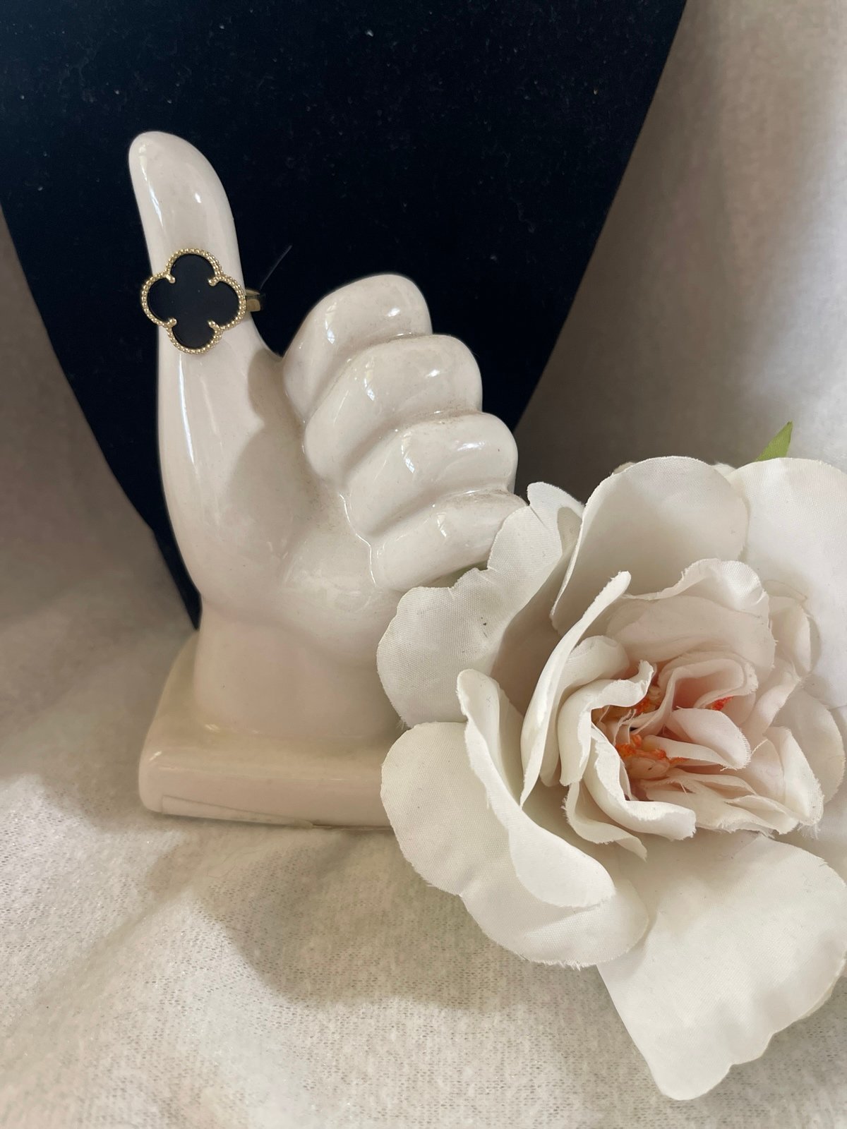Clover ring