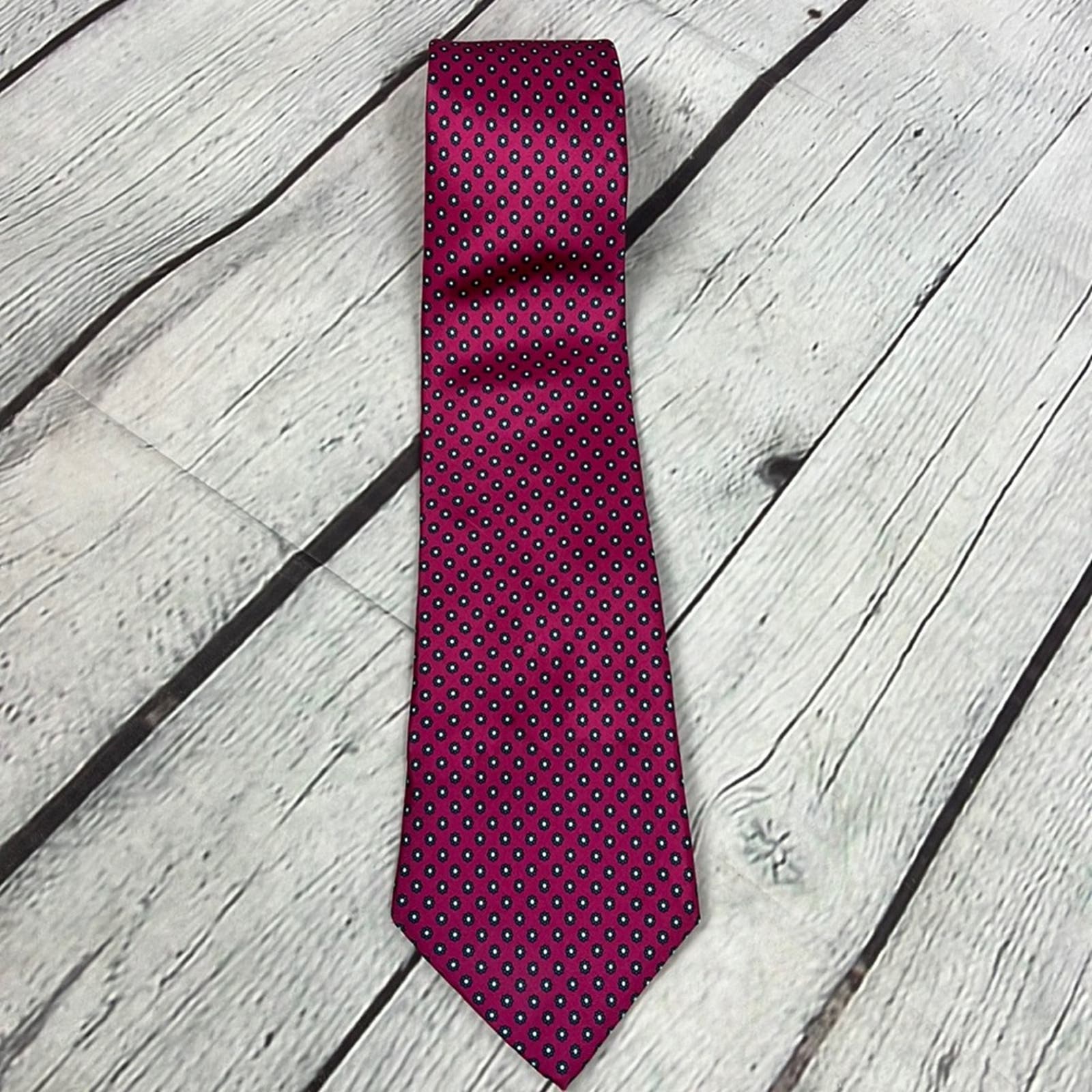 Christian Dior Dark Pink & Navy Blue “Daisy” 100% Silk Tie. 3.5” x 55”