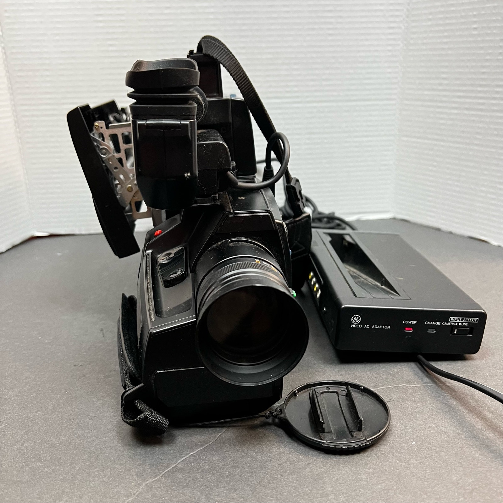 General Electric 1988 HQ Movie Video System VHS CG9808SE Camera Case & Charger