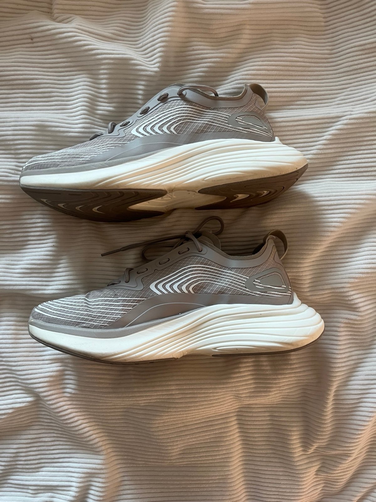 APL running shoe